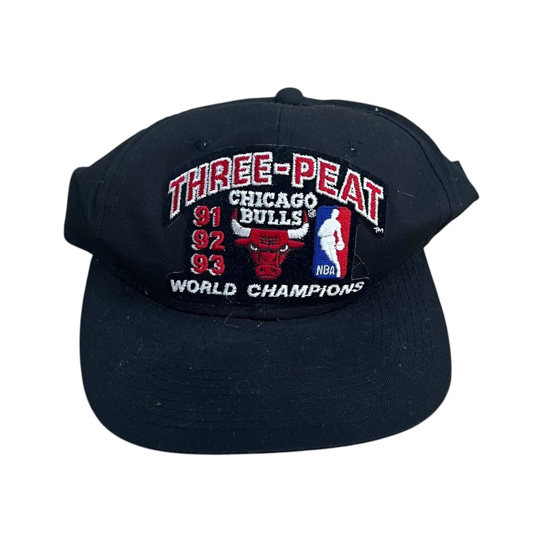 NBA × Vintage VINTAGE Chicago Bulls 3-Peat Snapback NWT Size ONE SIZE - 1 Thumbnail