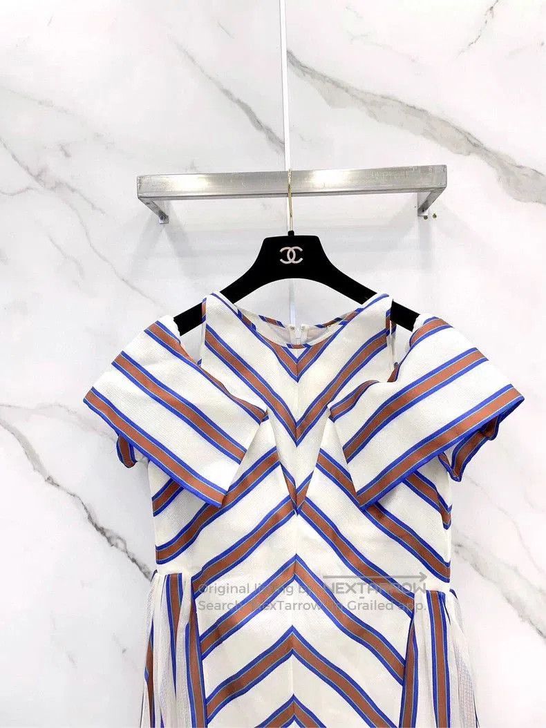 Fendi FENDI Striped V-Neck Silk Dress. Size US L / EU 52-54 / 3 - 3 Thumbnail