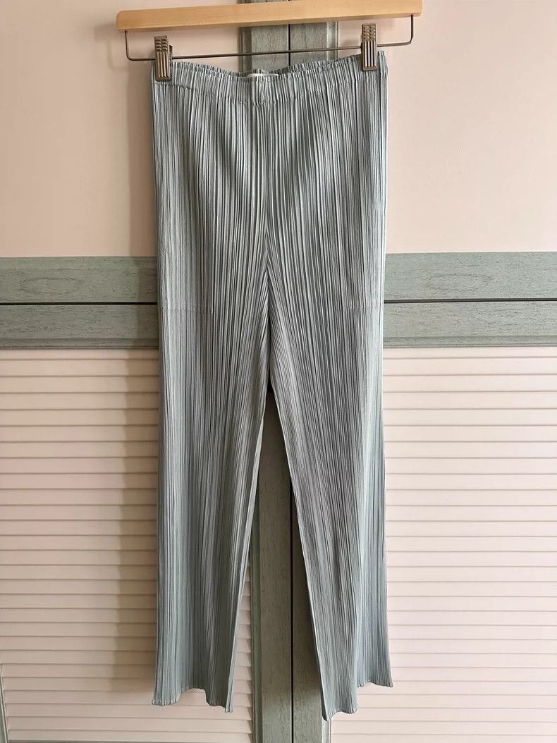 Issey Miyake Issey Miyake size:1 Light green pleated trousers Size 22" - 2 Thumbnail