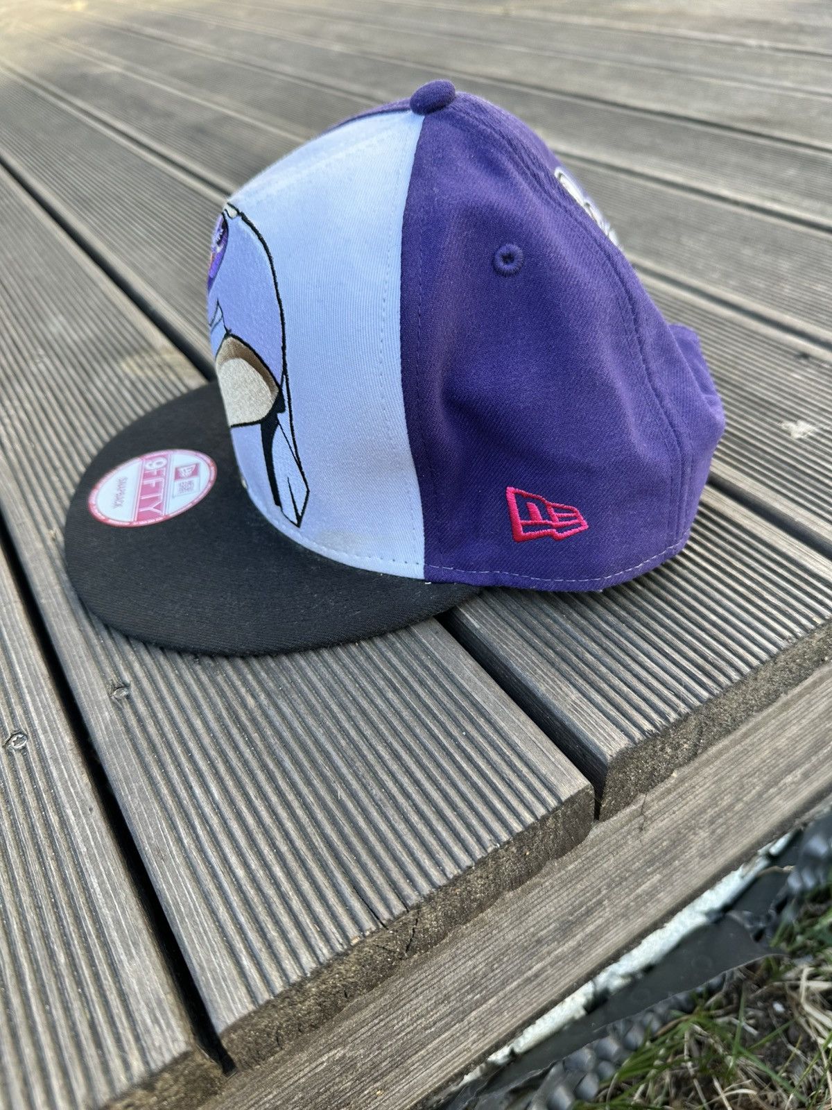 New Era × tokidoki TKDK Tokidoki 9Fifty New Era Tattoo Girl Spades Hat Size ONE SIZE - 5 Thumbnail