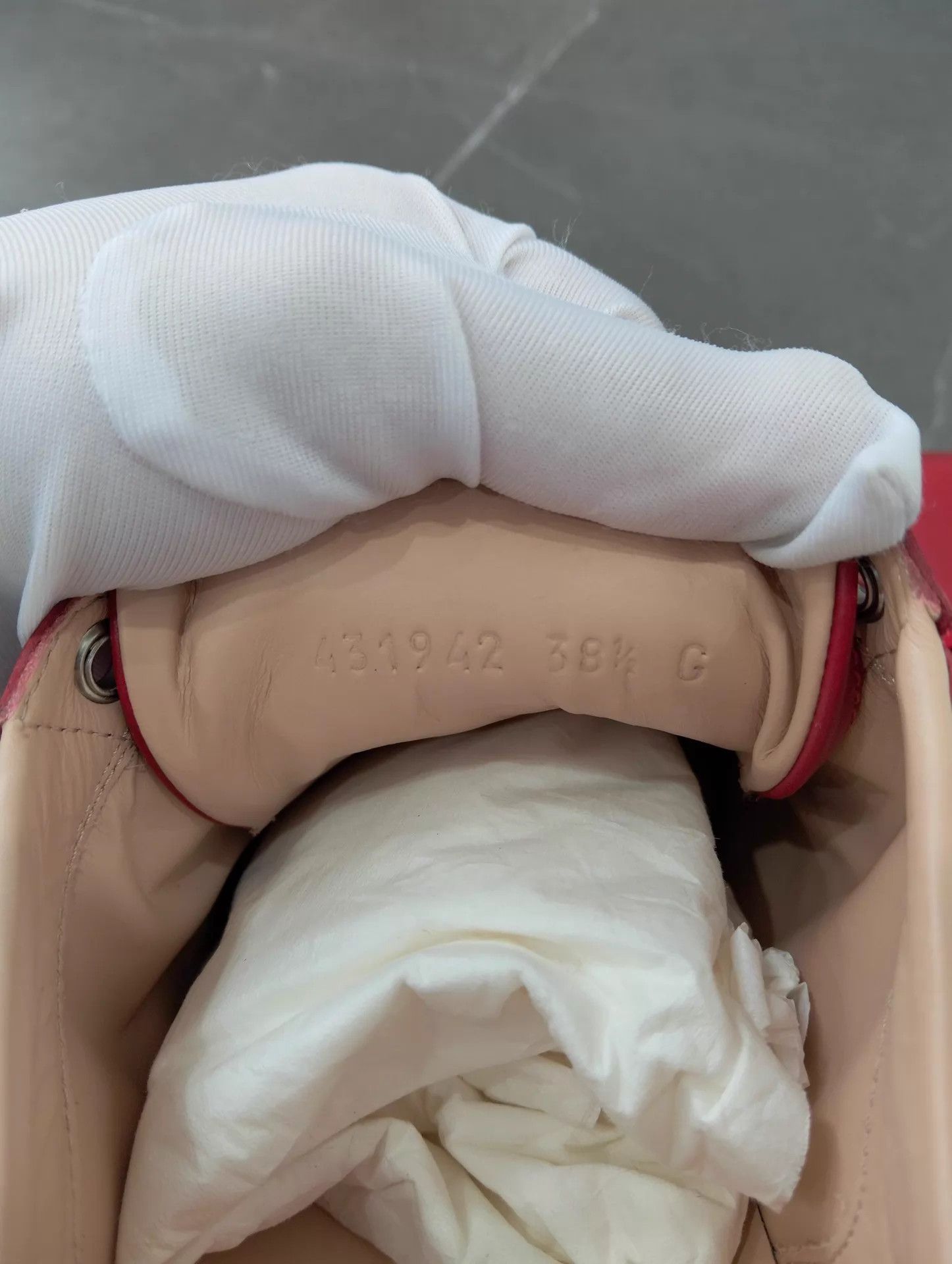 Gucci Gucci Red Bee Sneaker 38.5 Size US 8 / IT 38 - 8 Thumbnail