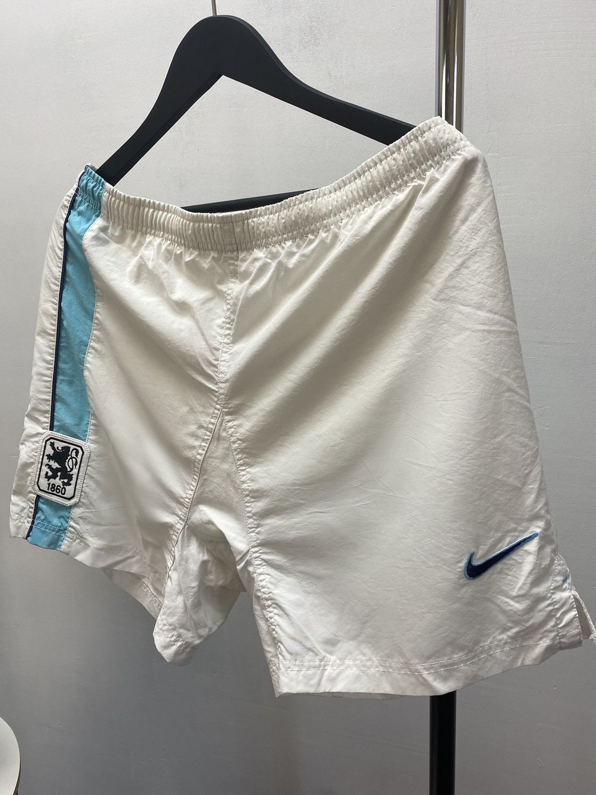 Nike × Vintage 1860 Munich Munchen 1997 1998 Homme Soccer Shorts Size US 32 / EU 48 - 2 Thumbnail