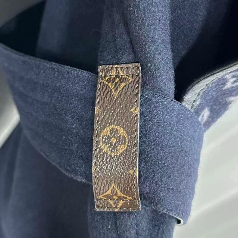Louis Vuitton Louis Vuitton Navy blue bathrobe jacket with full print in Size XS / US 0-2 / IT 36-38 - 8 Thumbnail