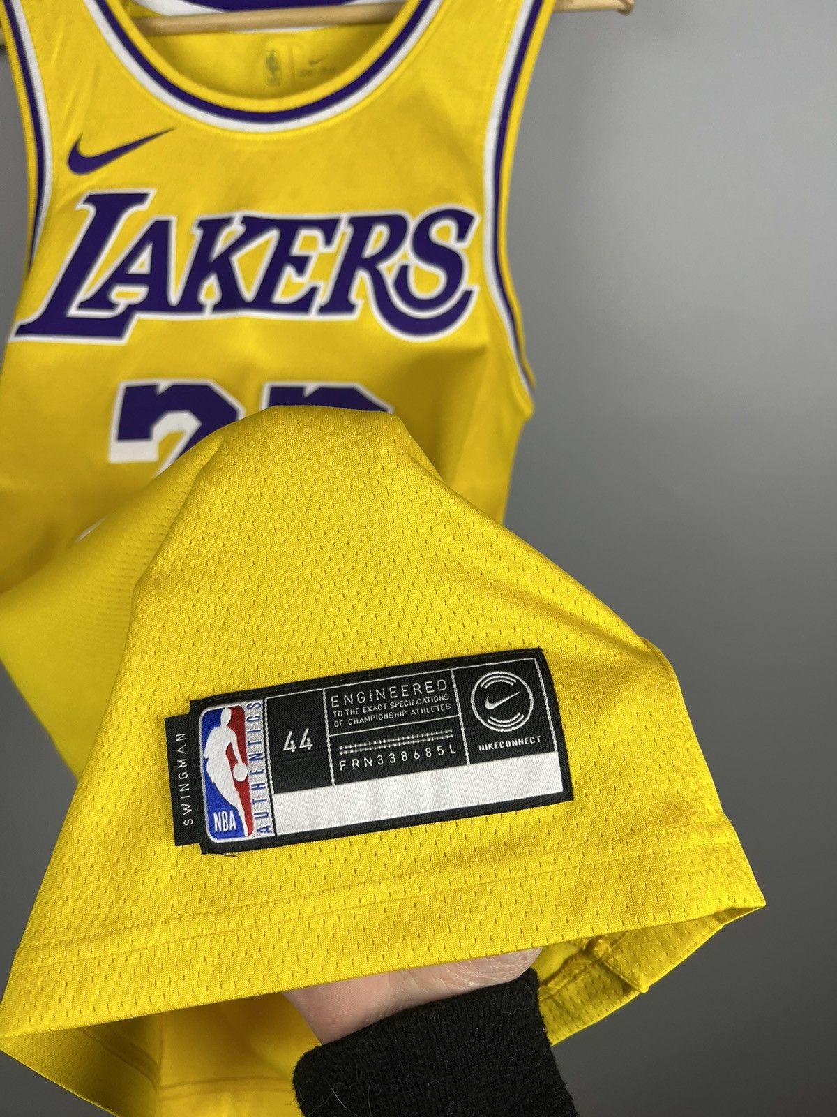 Nike Los Angeles Lakers Lebron James 23 Jersey Size US M / EU 48-50 / 2 - 5 Thumbnail