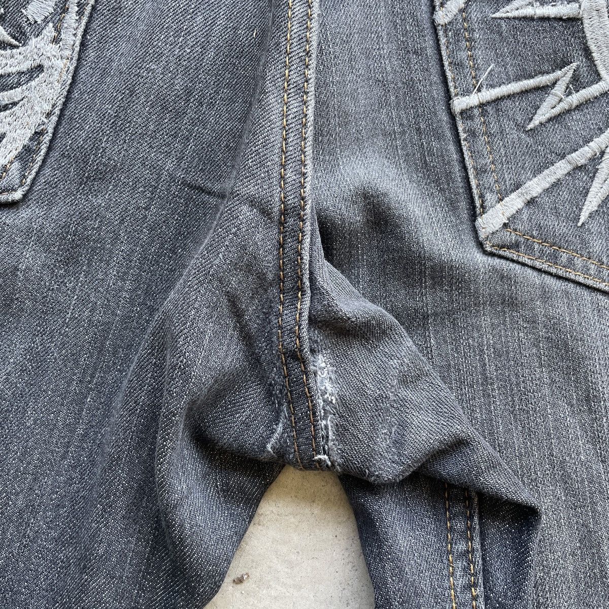 Japanese Brand × Vintage W35💥 Japanese Vintage Flora Design Black Faded Jeans Pants Size US 35 - 7 Thumbnail