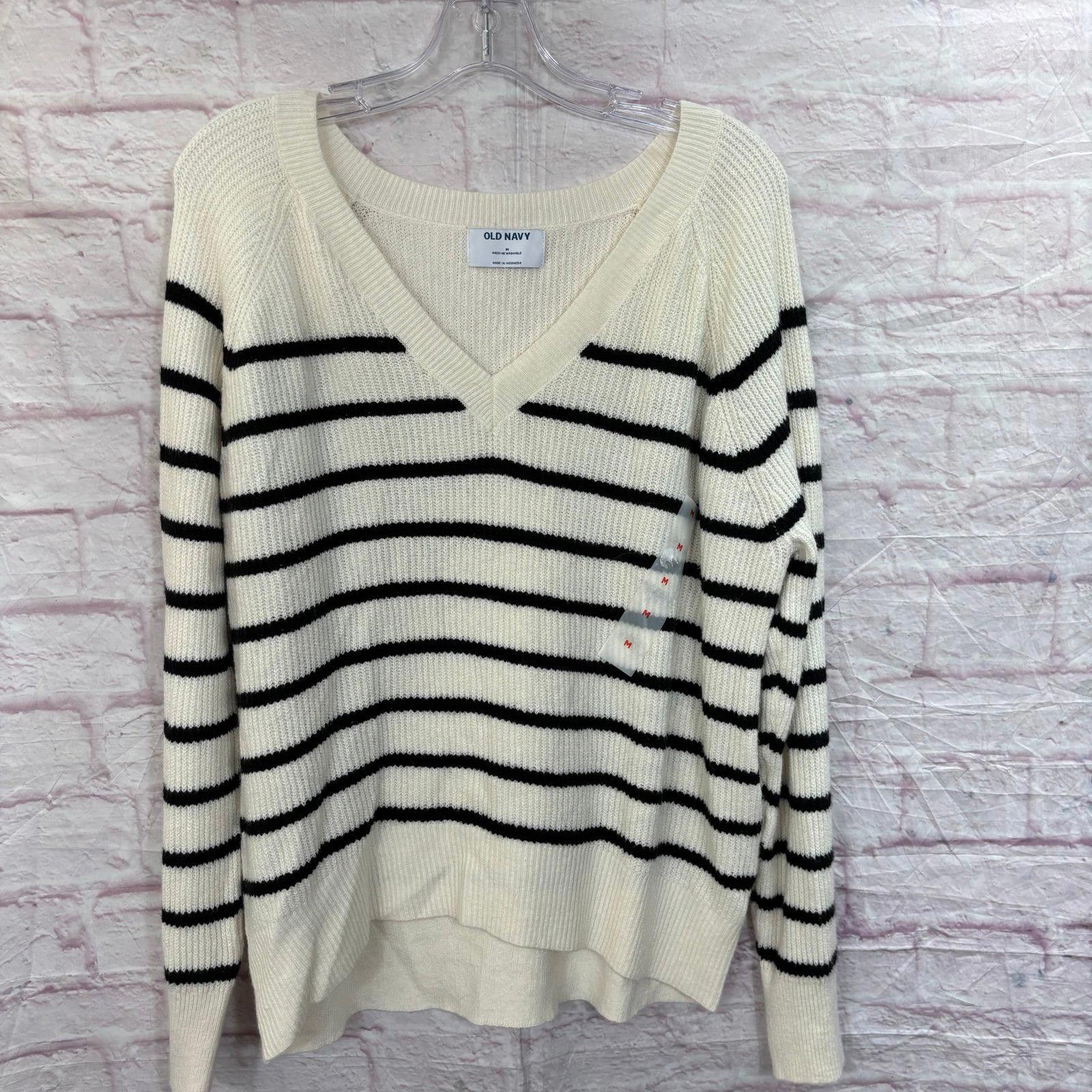 Old Navy Old Navy Women's Striped V-Neck Sweater Size Medium NWOT Size M / US 6-8 / IT 42-44 - 1 Thumbnail