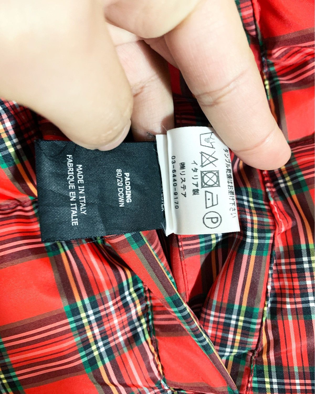 Vetements Vetements fw19 check reversible puffer jacket in red Size US L / EU 52-54 / 3 - 5 Thumbnail