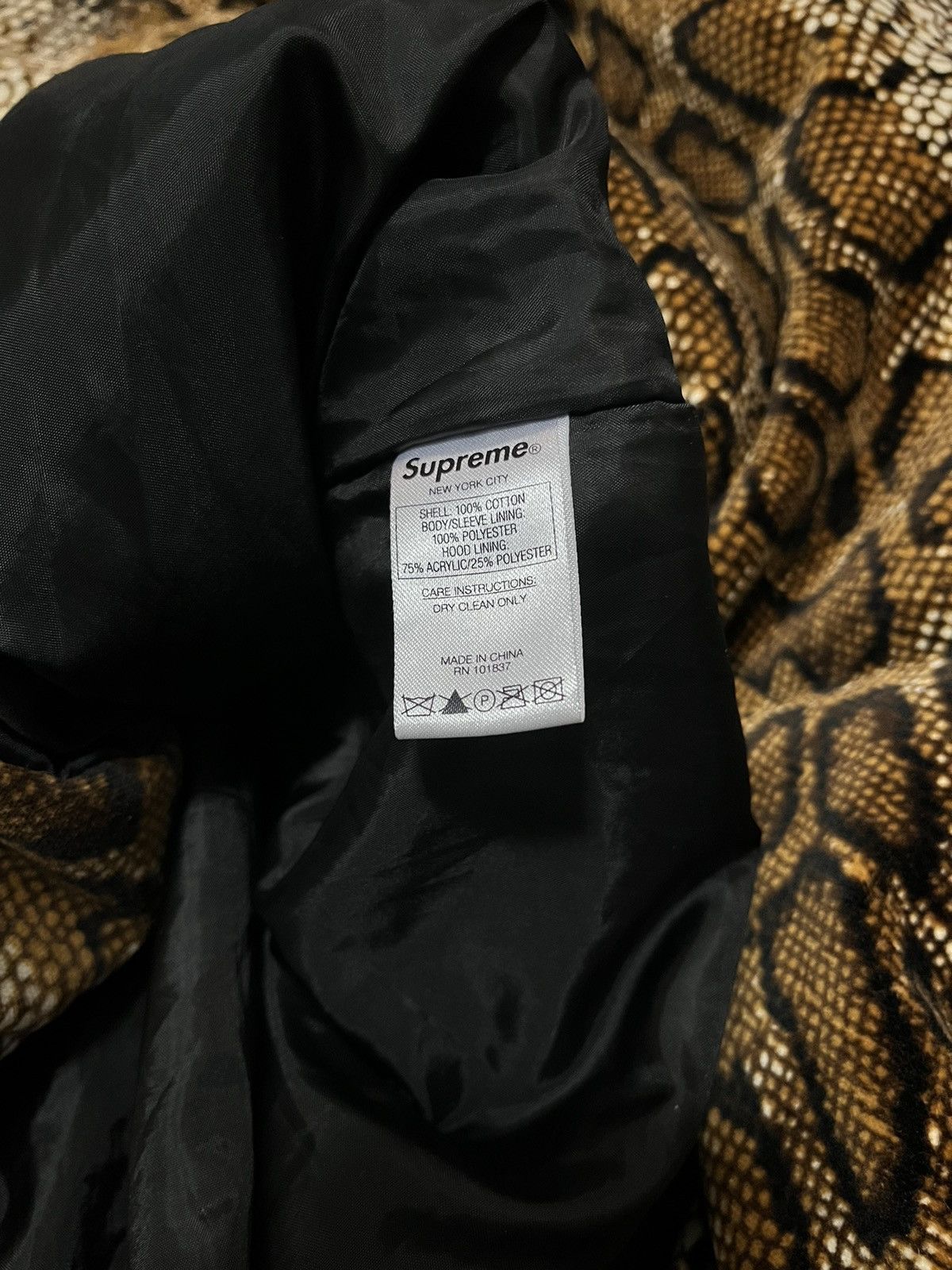 Supreme Velvet Snakeskin Hooded Bomber Jacket FW14 Size US XL / EU 56 / 4 - 5 Thumbnail