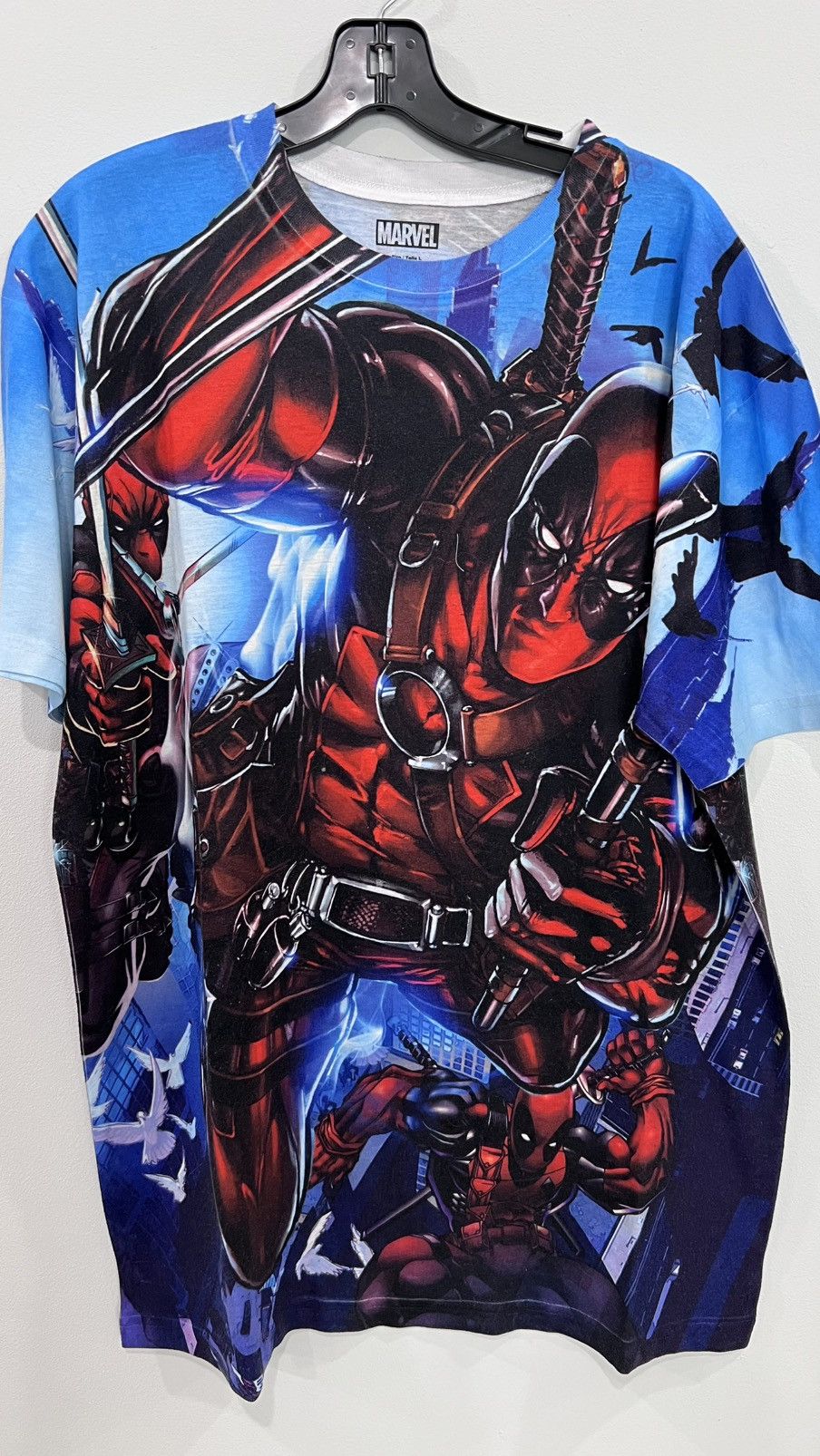 DC Comics × Marvel Comics AOP Marvel Deadpool Tshirt Size L Size US L / EU 52-54 / 3 - 1 Thumbnail