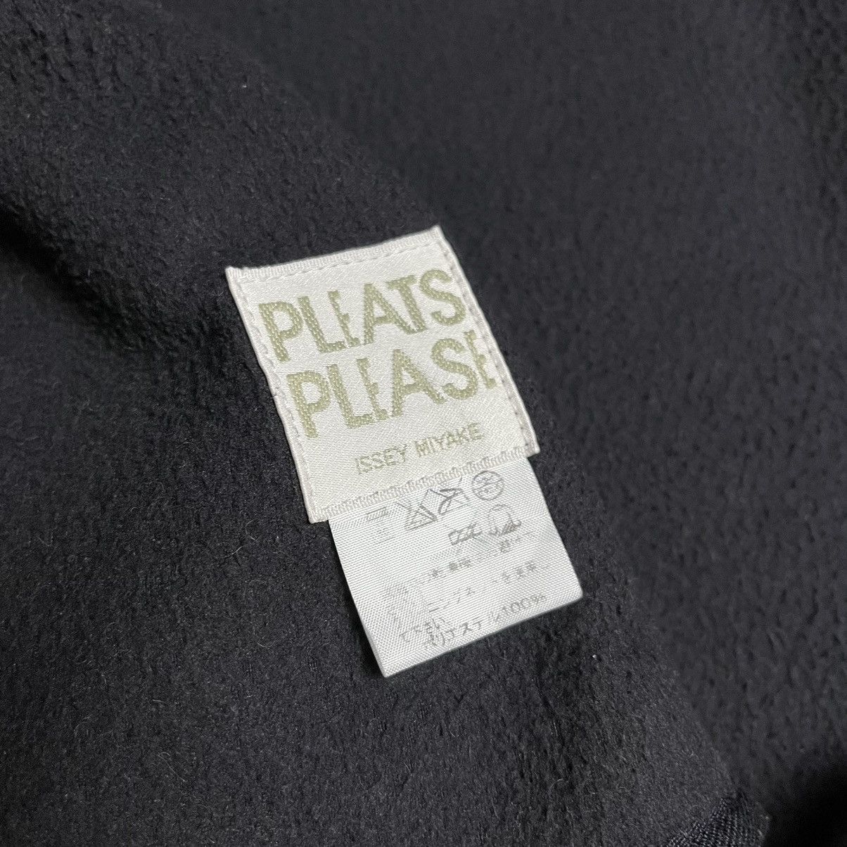 Issey Miyake × Pleats Please Issey Miyake Pleats Please Issey Miyake Button flecce sleeveles Size US M / EU 48-50 / 2 - 12 Thumbnail