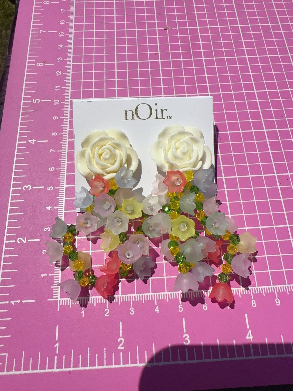 Designer Noir colorful lightweight plastic tassel flowers white rose Size ONE SIZE - 3 Thumbnail
