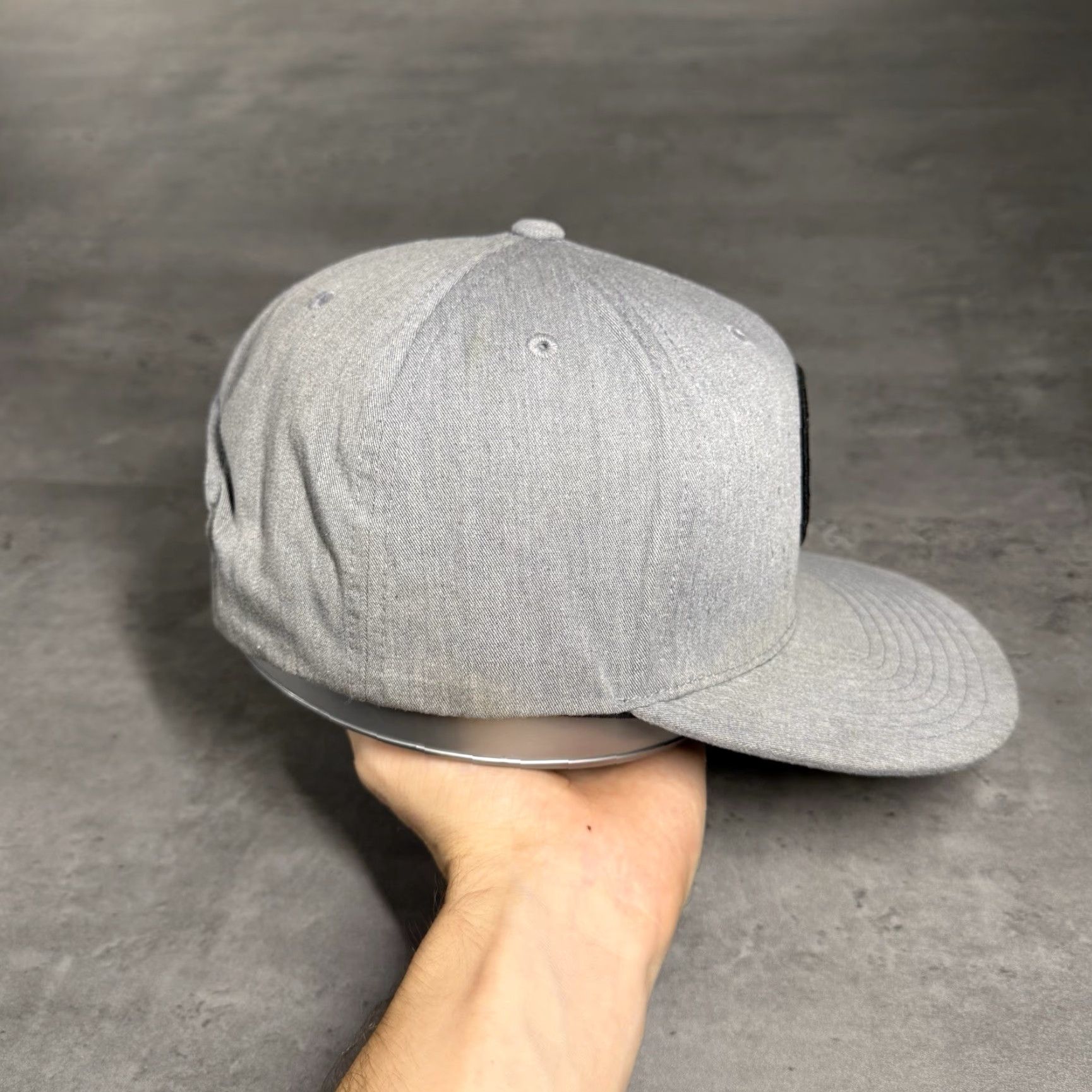 Vintage VINTAGE DC Shoes SnapBack Hat Gray Black Trucker Surf Skate Y2K Yupoong Trucker Cap Men One Size Adjustable Lightweight Baseball Cap Size ONE SIZE - 4 Thumbnail