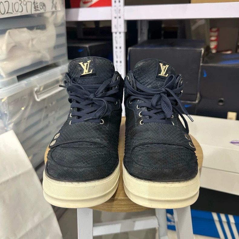 Louis Vuitton Louis Vuitton LV Snake Skin HighTop Sneakers Size 42-2506 Size US 9 / EU 42 - 2 Thumbnail