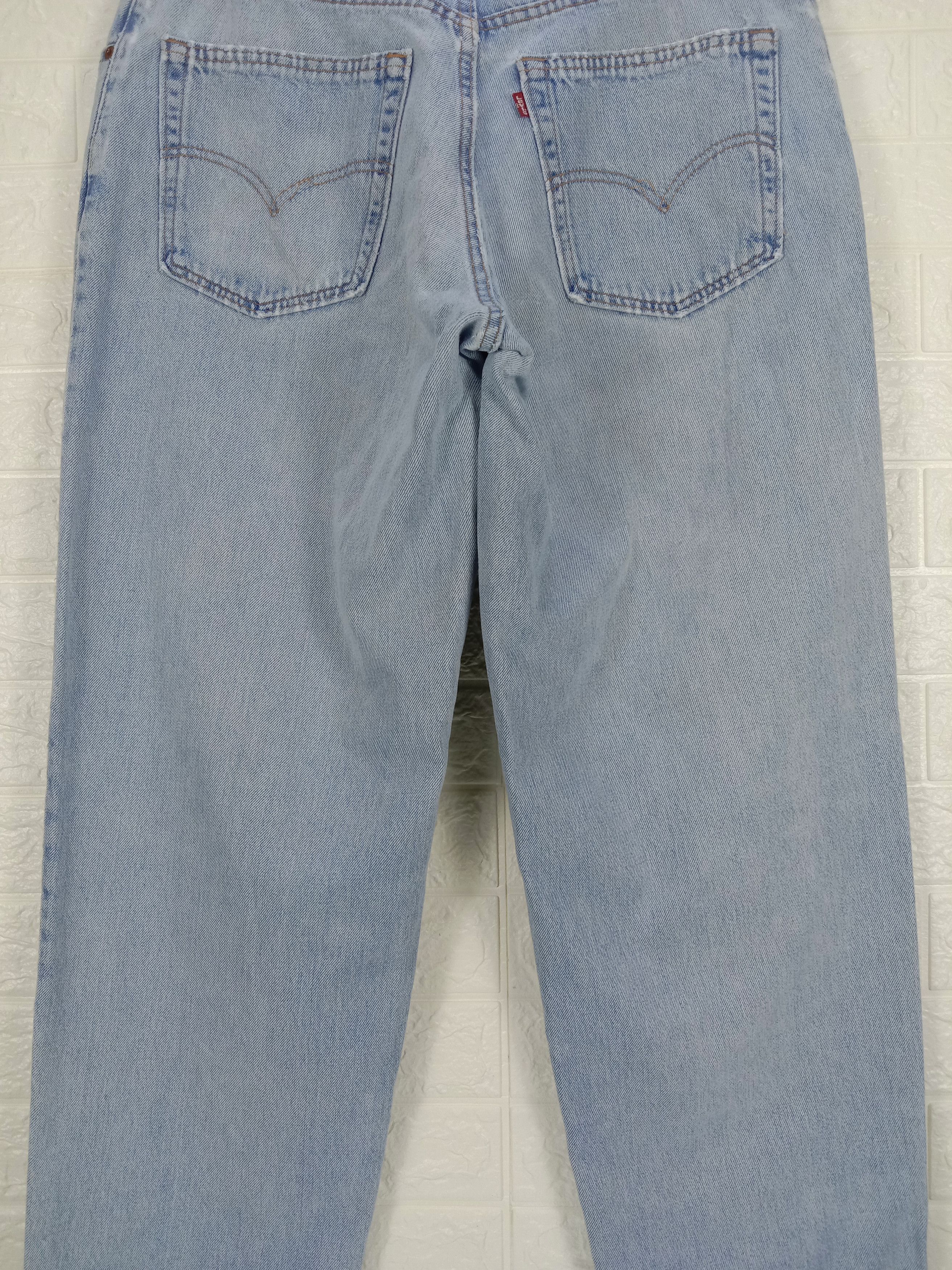 Vintage Levi's 570 Baggy Fit Jeans Light Wash Denim