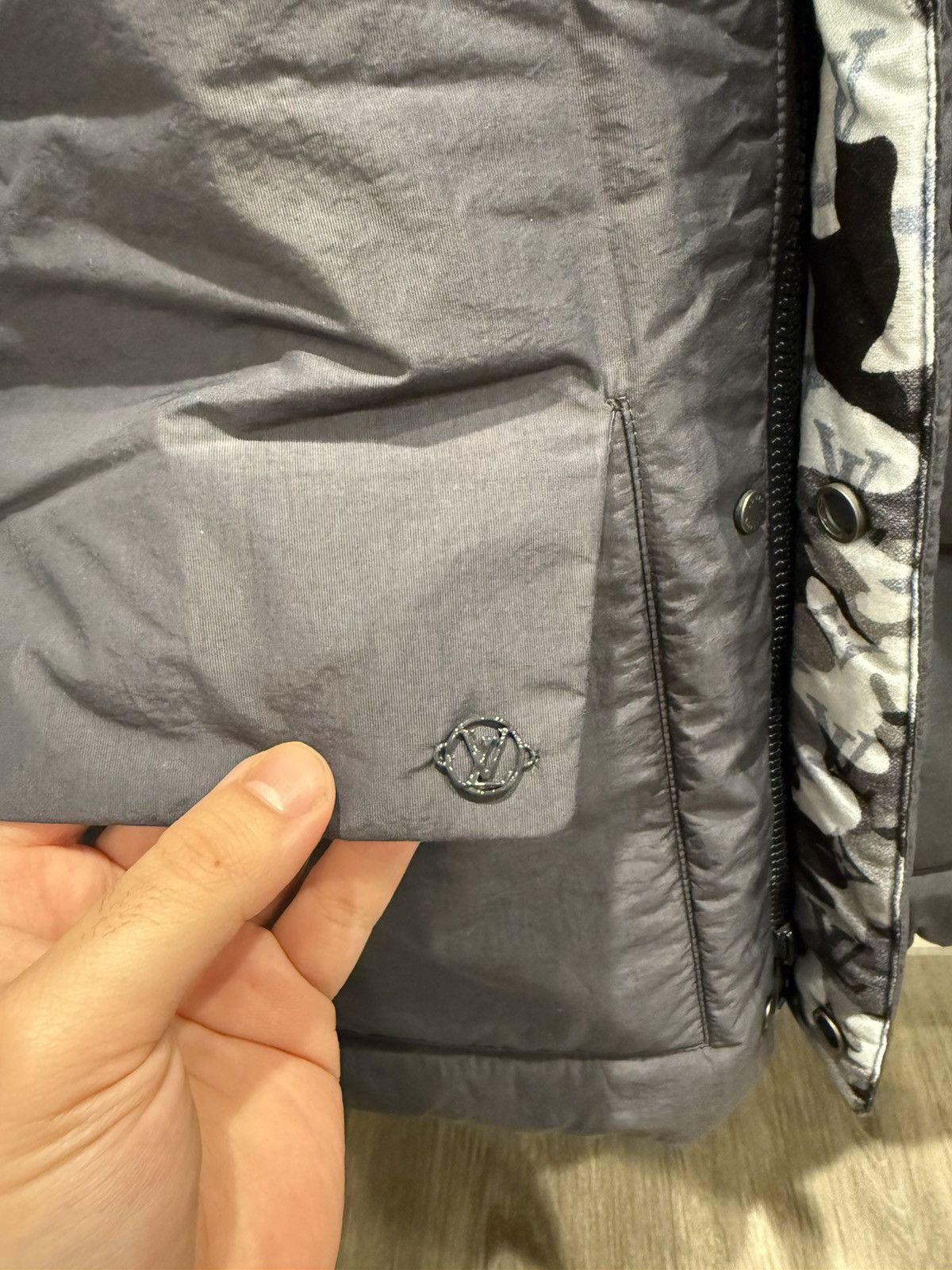 Louis Vuitton Louis Vuitton Grey Camo Reversible Monogram Jacket Size US S / EU 44-46 / 1 - 6 Thumbnail