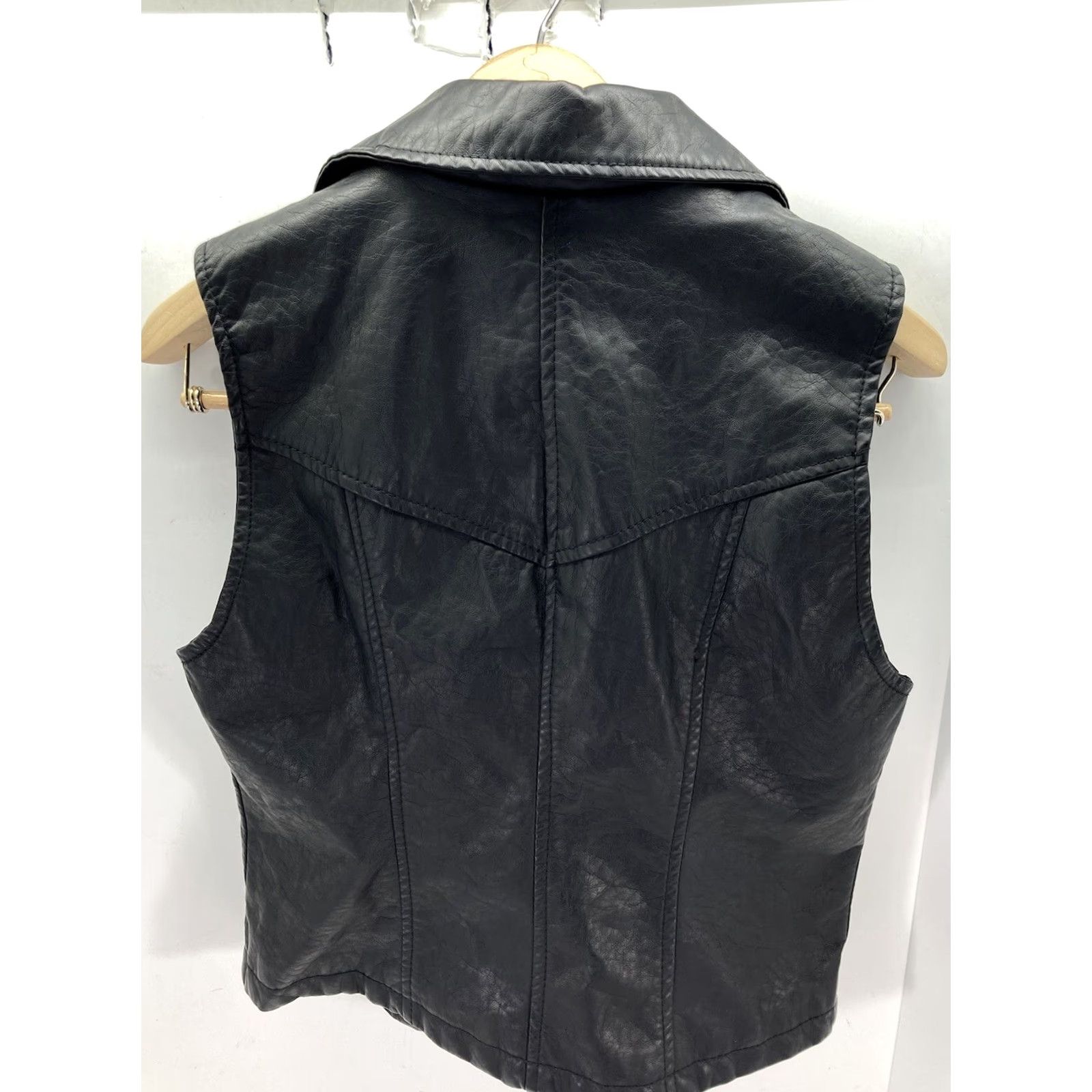 Vintage VINTAGE Wet-seal Vest Women L Black Full Zip Fringe Sleeveless Motorcycle Jacket Style Women's Leather Faux Leather Vest Black Fringe Full Zip L Women Size L / US 10 / IT 46 - 6 Thumbnail