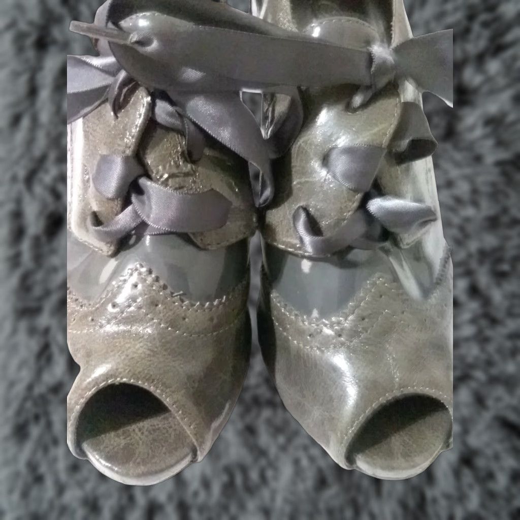 Vintage Delicious Gray Lace-Up Patent Leather Look Heel Shoes Stiletto Pump Size 6 Womens Clubwear in Grey