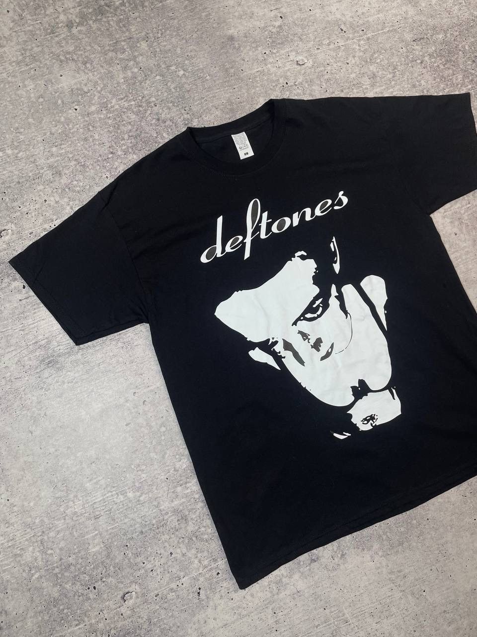 Band Tees Vintage 00s Deftones Merch Band Tee T-Shirt Y2K Size US L / EU 52-54 / 3 - 2 Thumbnail
