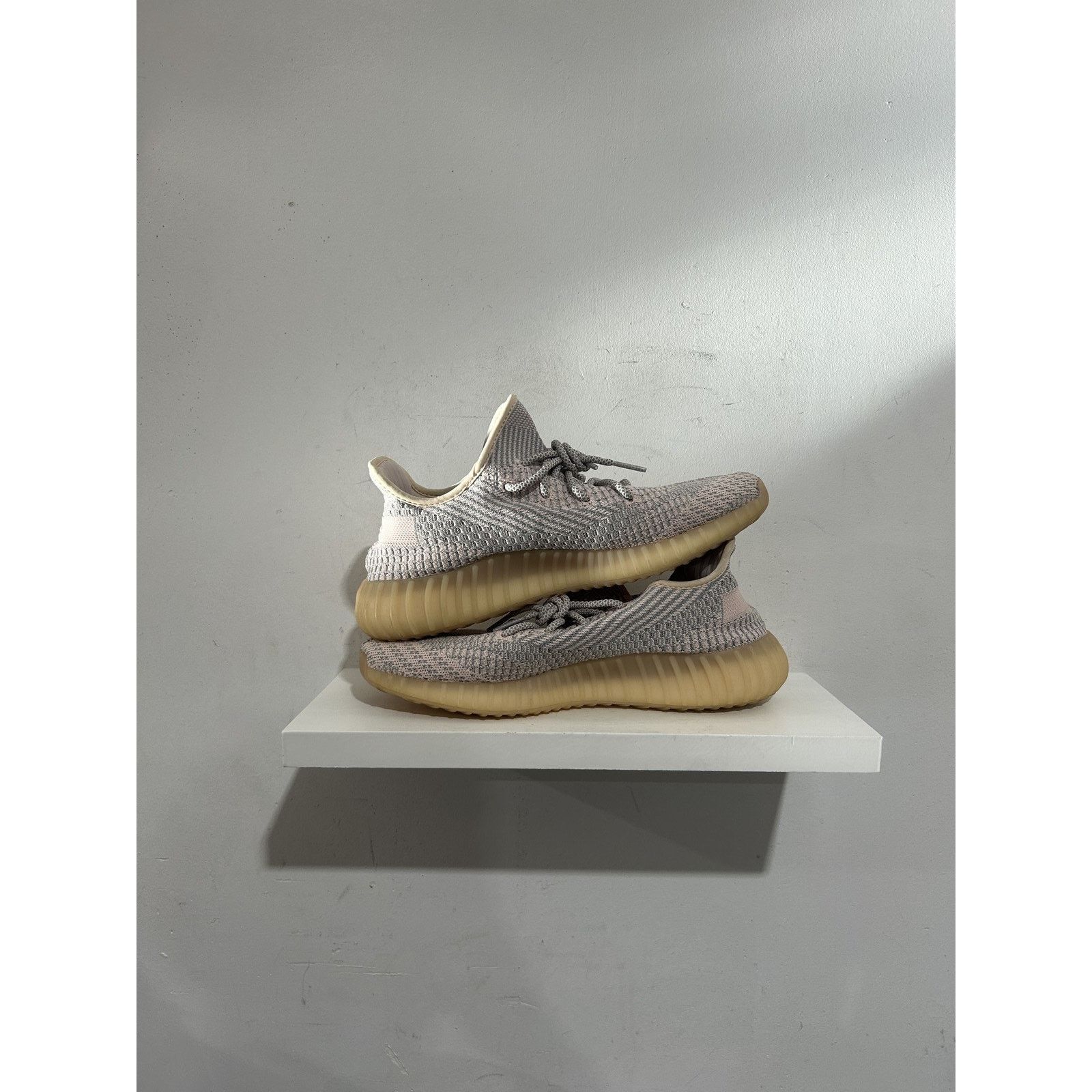 Adidas ADIDAS YEEZY BOOST 350 V2 SYNTH SIZE 11.5 PREOWNED Size US 11.5 / EU 44-45 - 2 Thumbnail