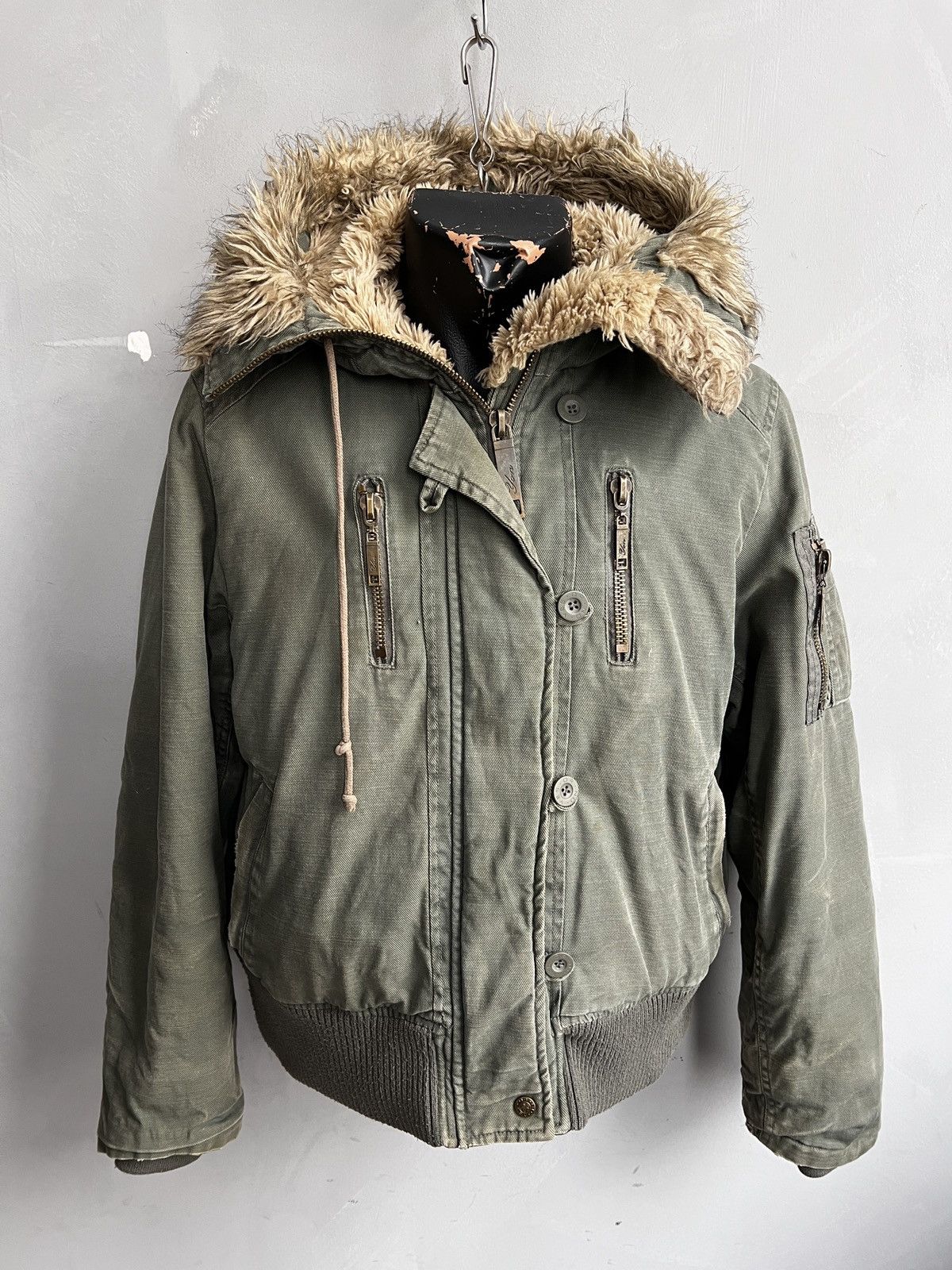 Hysteric Glamour Vintage 2000’s bomber fur hood cropped jacket junya watanabe Size US M / EU 48-50 / 2 - 1 Thumbnail