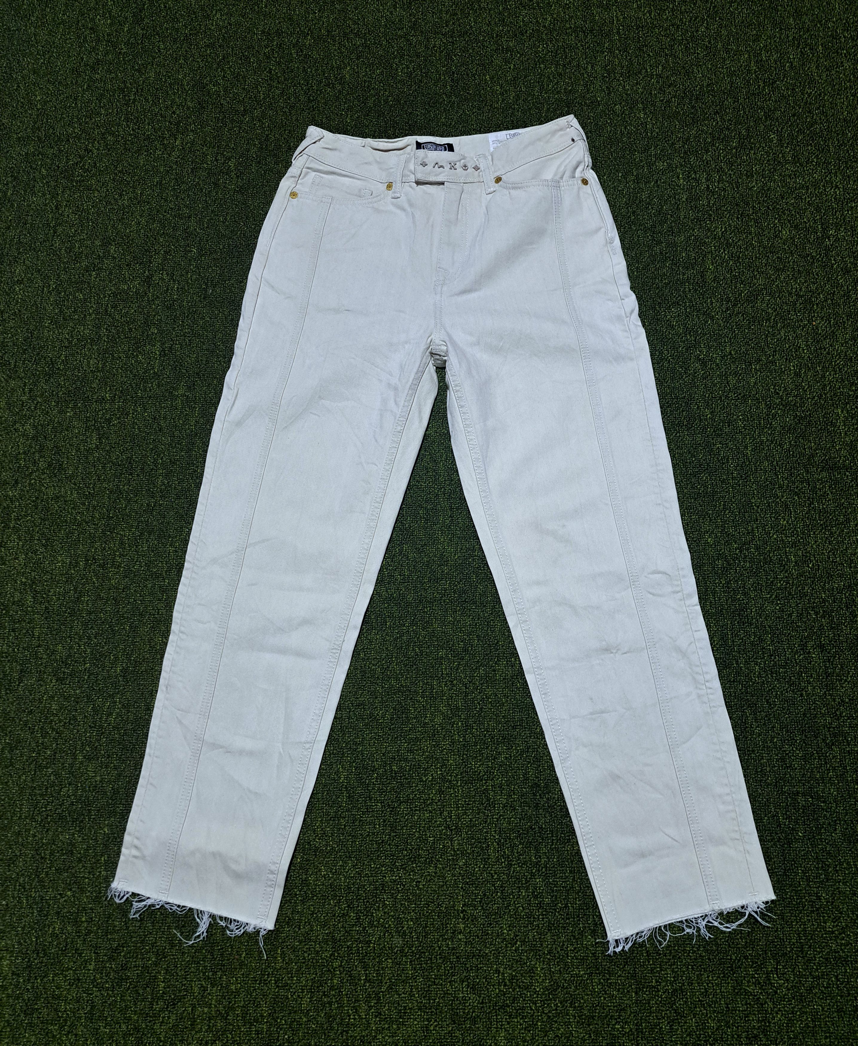 Evisu EVISU KURO Embossed Logo Cropped Jeans Women Sz 26 Size 26" / US 2 / IT 38 - 2 Thumbnail