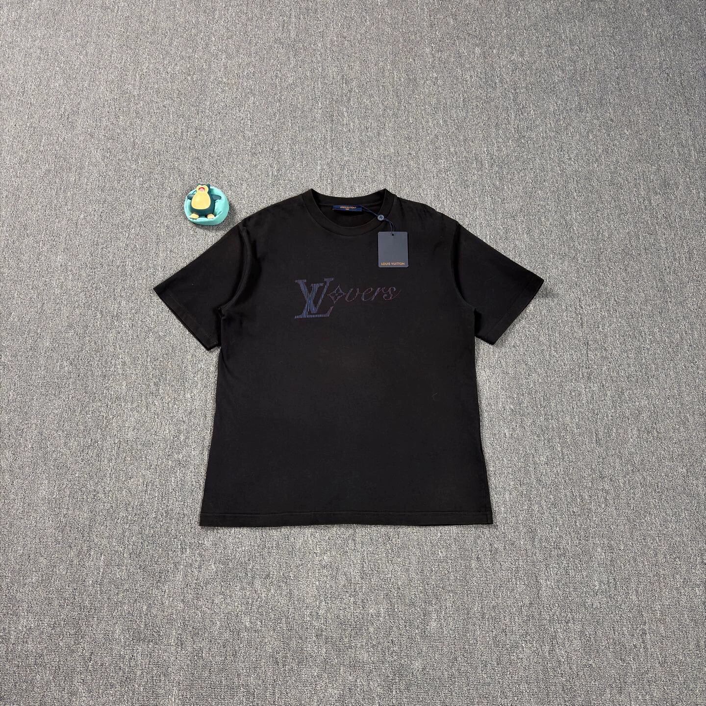 Louis Vuitton LV 25 Scales Logo black short sleeve L Size US L / EU 52-54 / 3 - 1 Thumbnail