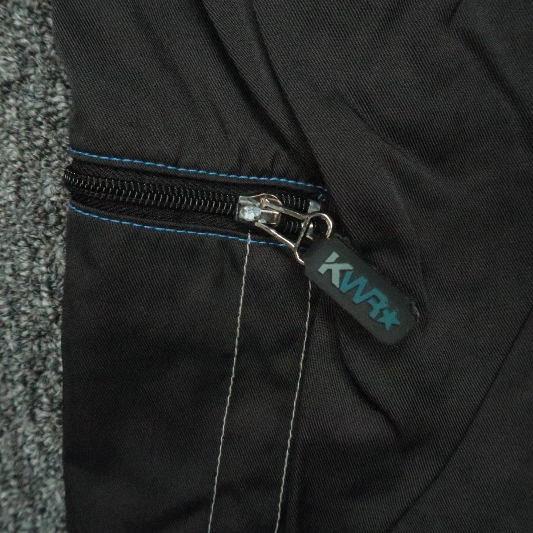 Vintage VINTAGE Kikwear Pants Men 32x32 Black Nylon Cargo Baggy Skater Y2K Pants Mens Size US 32 / EU 48 - 5 Thumbnail