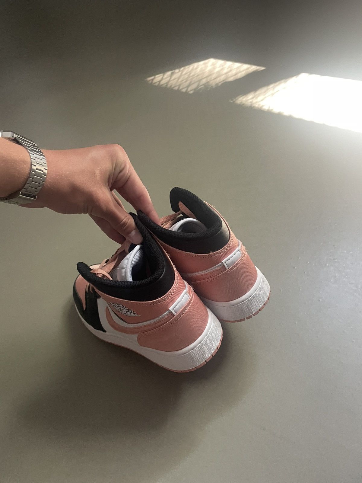 Jordan Brand Air Jordan 1 Mid GS White Light Madder Root size 6.5 Size US 6.5 / EU 39-40 - 5 Thumbnail