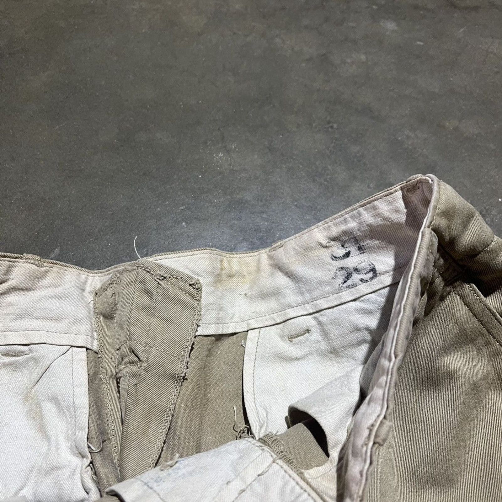 Vintage Vintage WW2 Tan Military Buttonfly Sanforized Chinos 29x30 Size US 29 - 5 Thumbnail