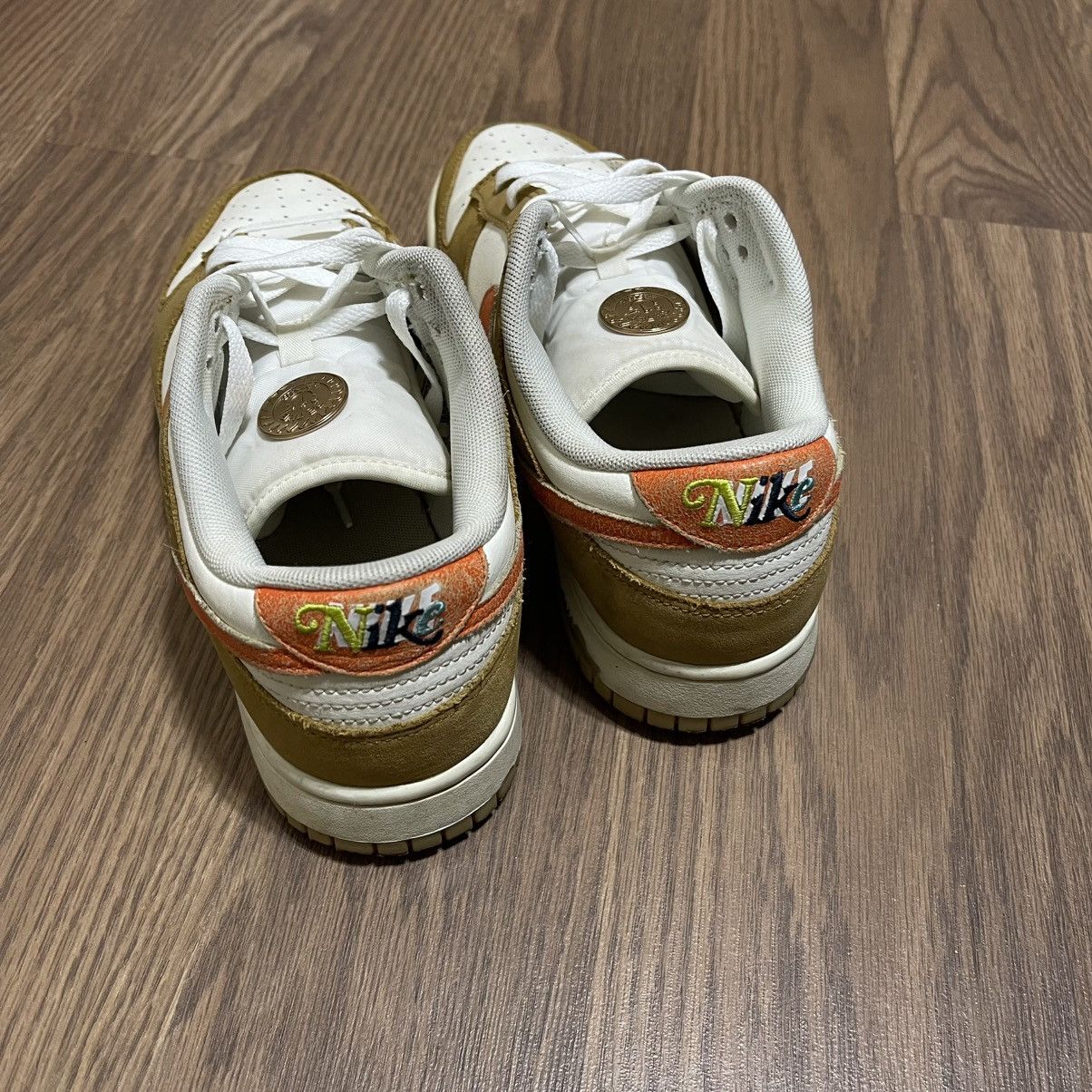 Nike Nike SB Dunk Low Retro Be The One Sail Safety Orange Wheat Size US 9 / EU 42 - 5 Thumbnail