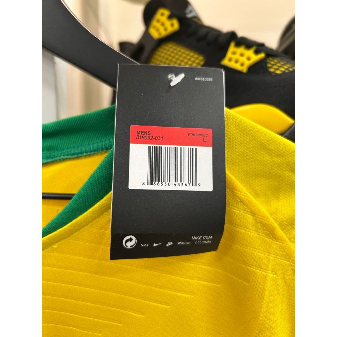 Nike Nike 2018 Brazil national football soccer jersey Size L B16 Size US L / EU 52-54 / 3 - 6 Thumbnail