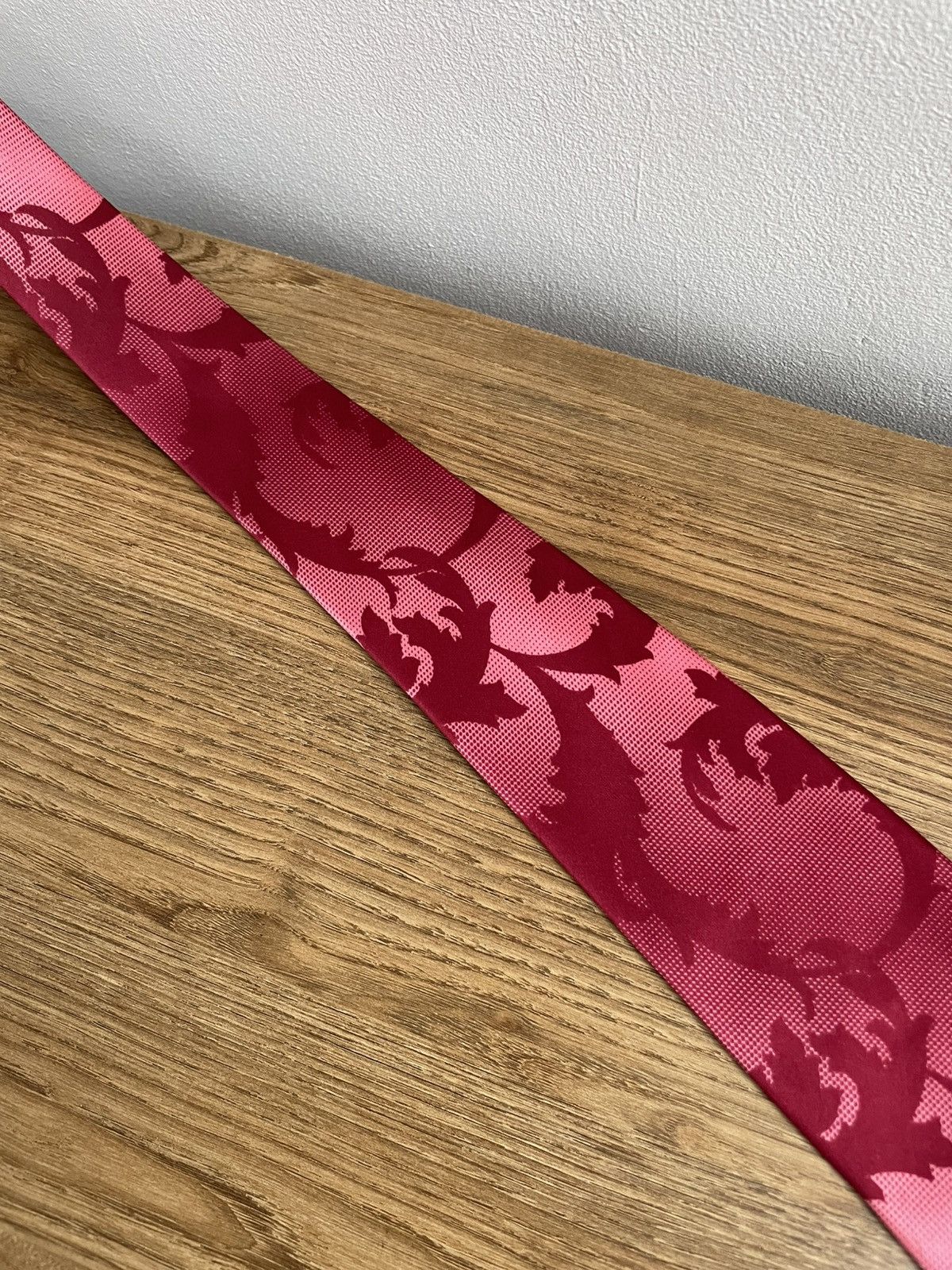 Versace RARE VERSACE Classic Red Silk Tie Printed Logo Abstract Size ONE SIZE - 17 Thumbnail