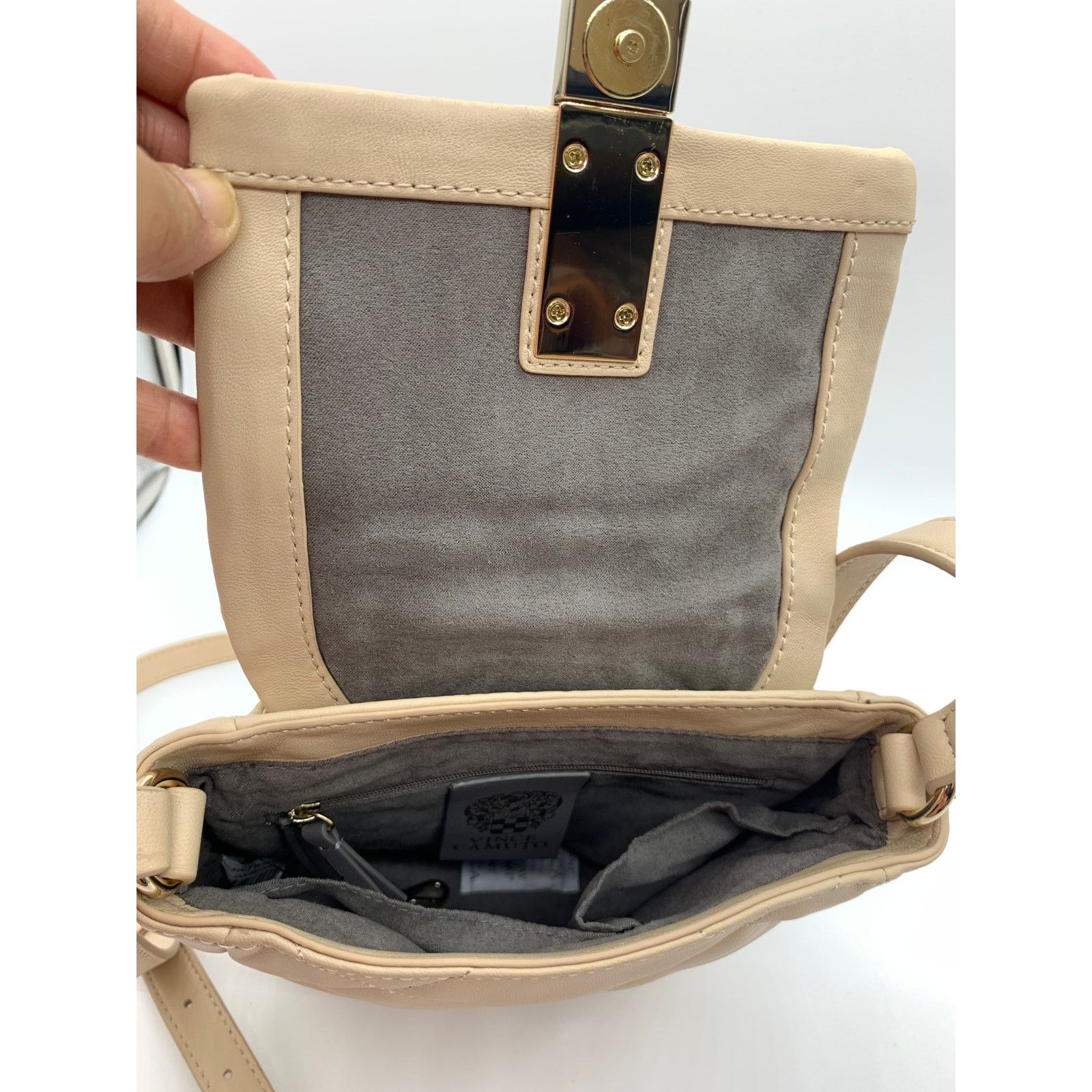 Vince Camuto Vince Camuto Quilted Leather Crossbody Doty Womens Purse Size ONE SIZE - 4 Thumbnail
