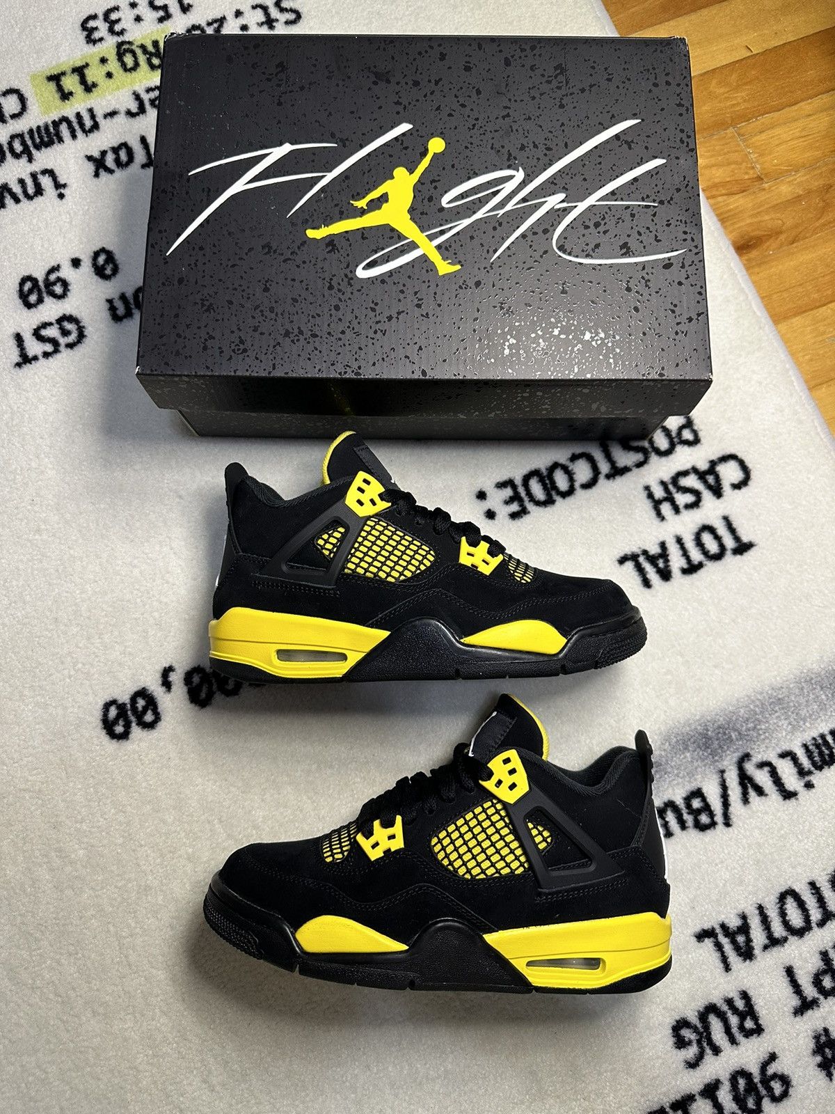 Jordan Brand Jordan 4 Retro Thunder (2023) (GS) Size US 5 / EU 37 - 1 Thumbnail