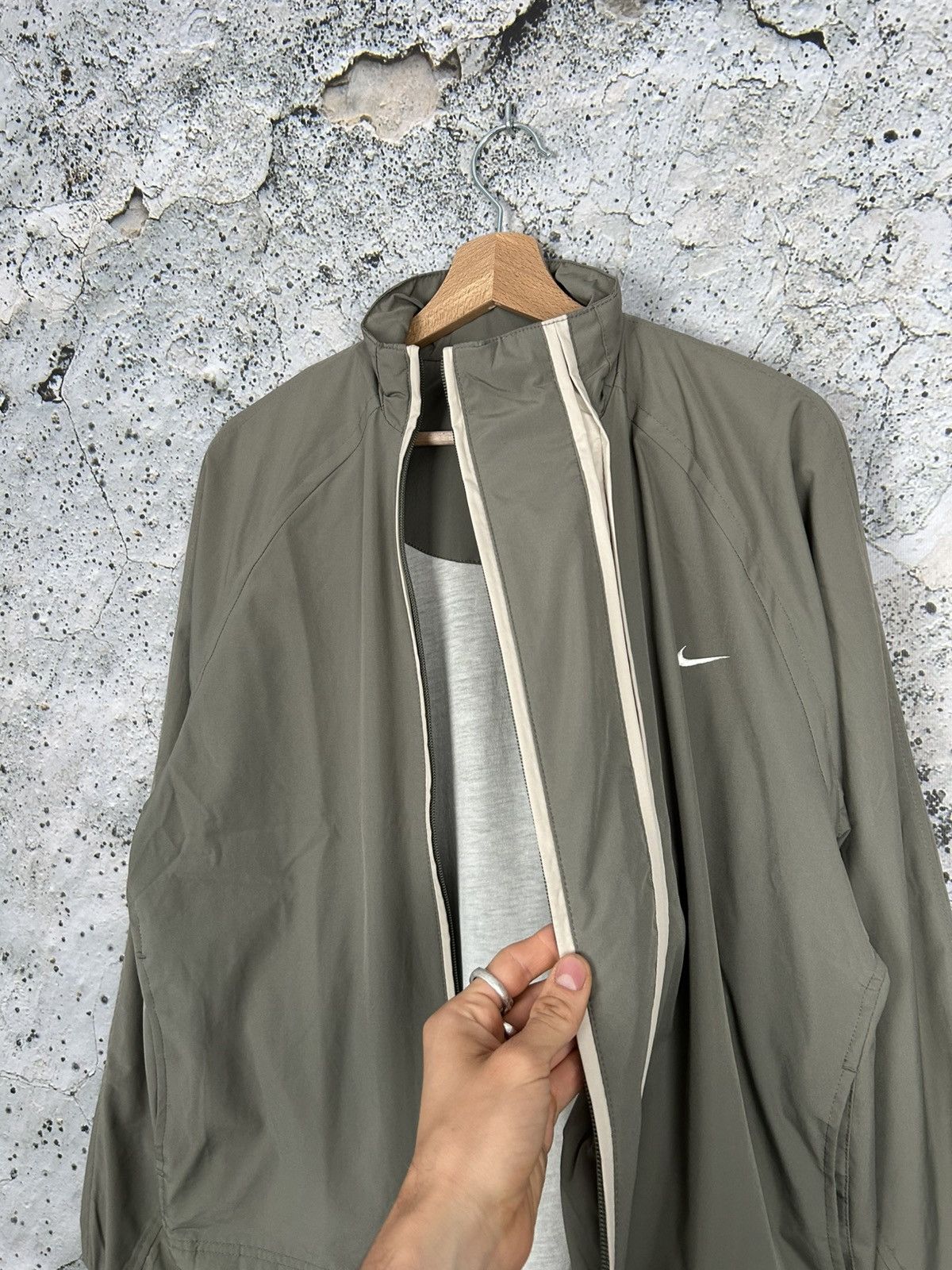 Nike Vintage Nike Beige Swoosh Light Jacket Streetwear 90s Rare Size US M / EU 48-50 / 2 - 4 Thumbnail