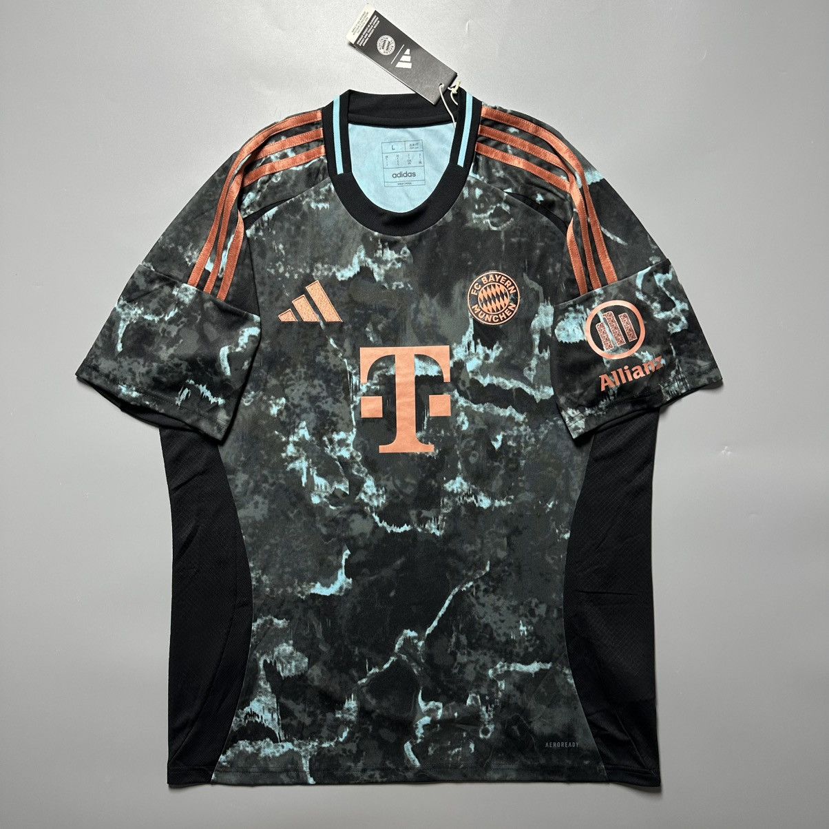 Vintage BAYERN ADIDAS 2024/2025 FOOTBALL AWAY JERSEY #19 DAVIES Size US L / EU 52-54 / 3 - 2 Thumbnail