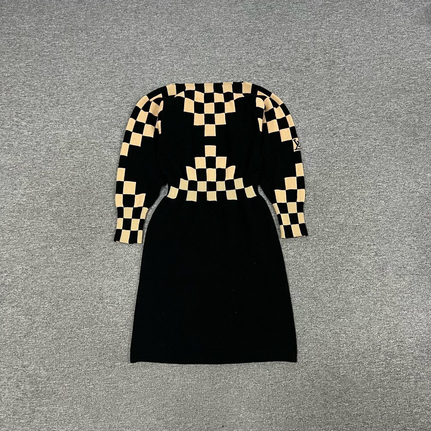 Louis Vuitton Louis Vuitton Damier Cashmere Knit Dress Size M / US 6-8 / IT 42-44 - 1 Thumbnail