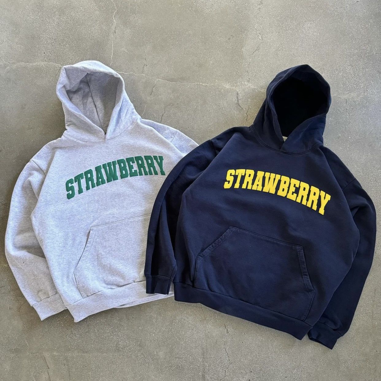 Kai × Strawberry ARCHED STRAWBERRY NAVY HOODIE (S) Size US S / EU 44-46 / 1 - 3 Thumbnail