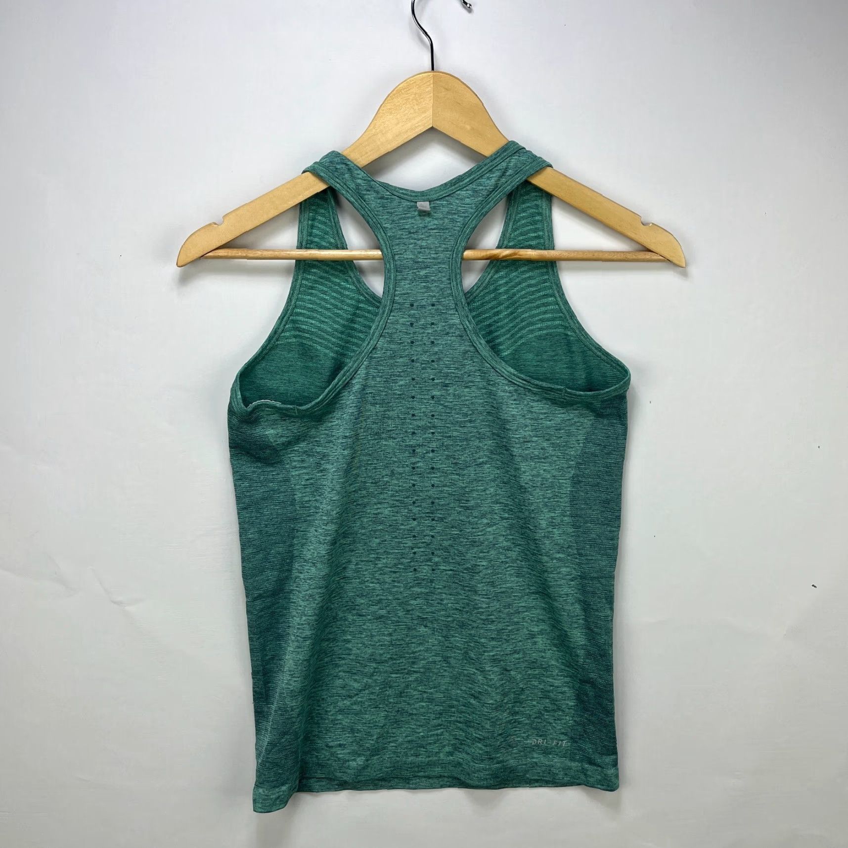 Nike Nike Dri FIT Womens Tank Top Athletic Small M Green Shirt Womens Nike Dri FIT Tank Top Athletic Green M Size M / US 6-8 / IT 42-44 - 5 Thumbnail