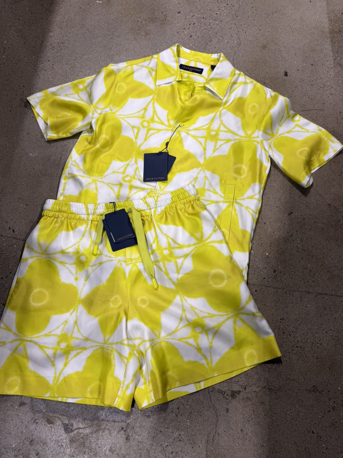 Louis Vuitton Louis Vuitton Monogram Silk Set Shirt Shorts NEW 3800$ Size US M / EU 48-50 / 2 - 1 Thumbnail