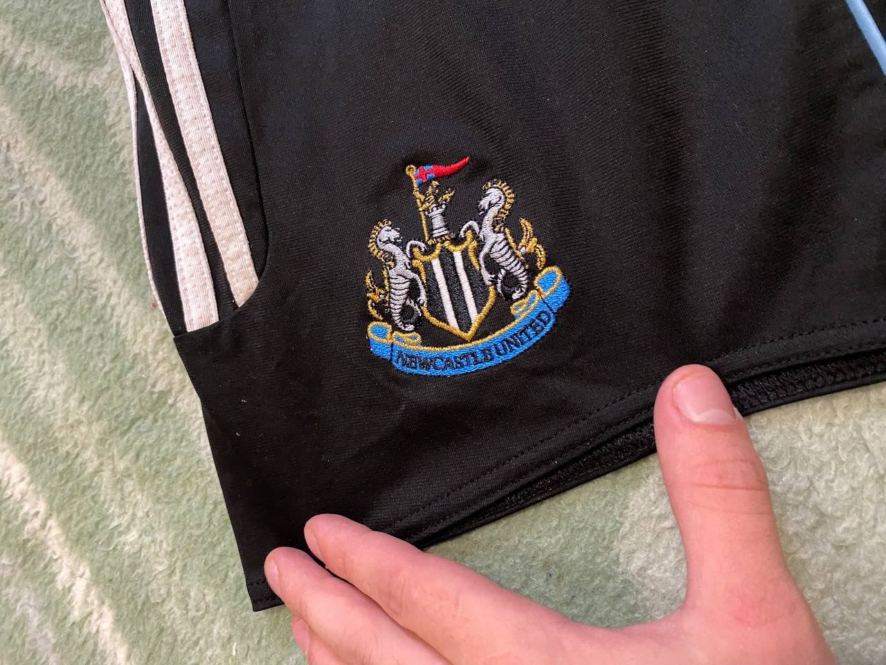 Adidas Vintage Adidas NEWCASTLE Y2K Logo Shorts Size 36 Size US 36 / EU 52 - 4 Thumbnail