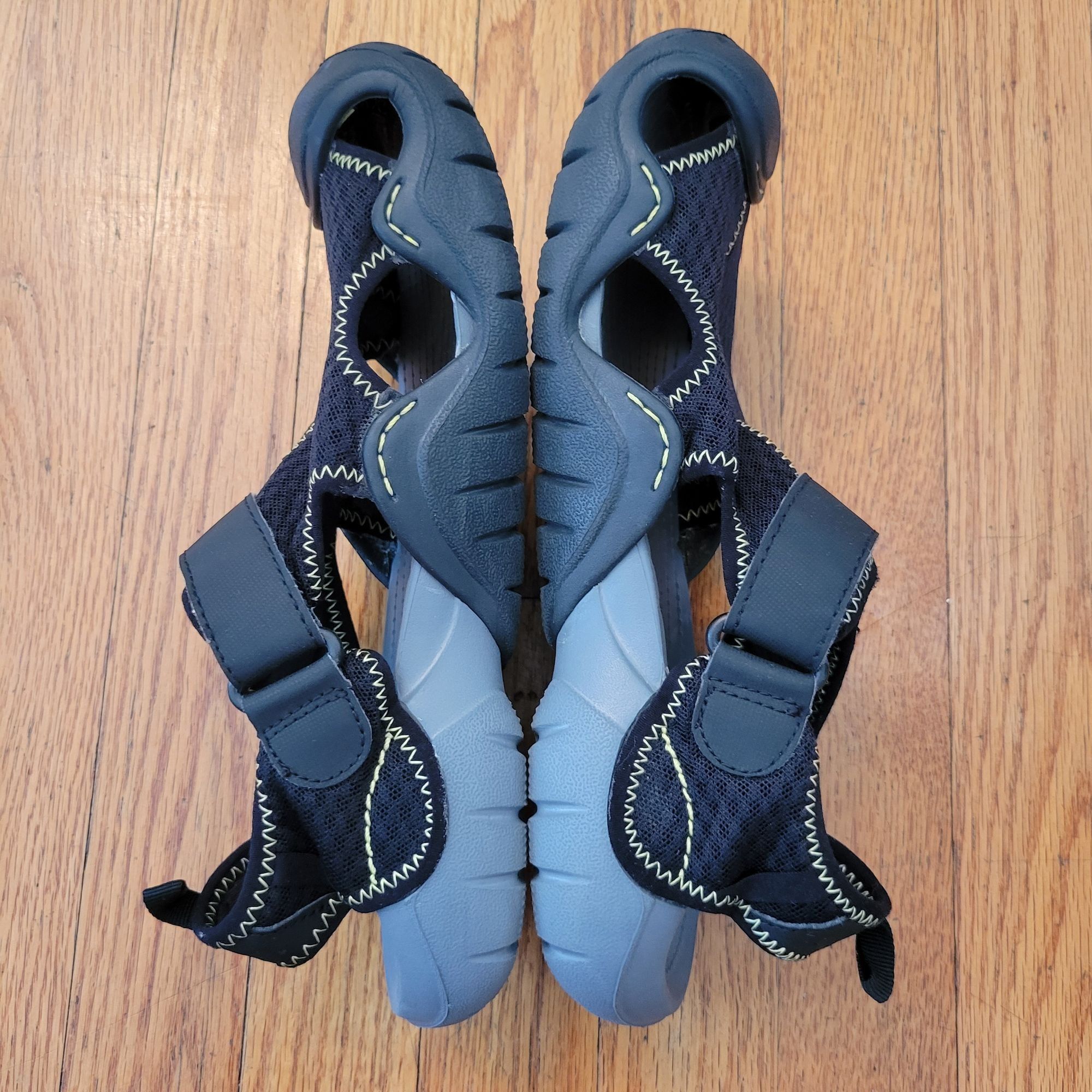 Crocs Crocs Swiftwater Mesh Water Sandals 8 Black Deck Shoes Beach Size US 8 / EU 41 - 4 Thumbnail