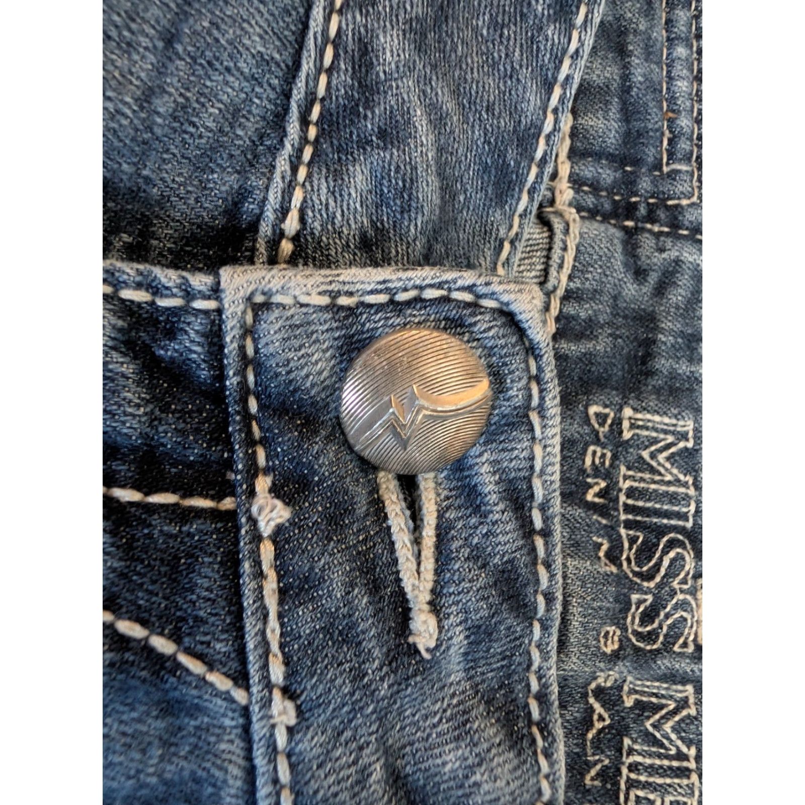 Miss Me Miss Me Jeans Womens 30 Blue Distressed Straight Stretch Denim 5-Pocket Embroidered Button 90s Southwestern Rock Sunshine (Miss Me Denim) Size 30" / US 8 / IT 44 - 5 Thumbnail