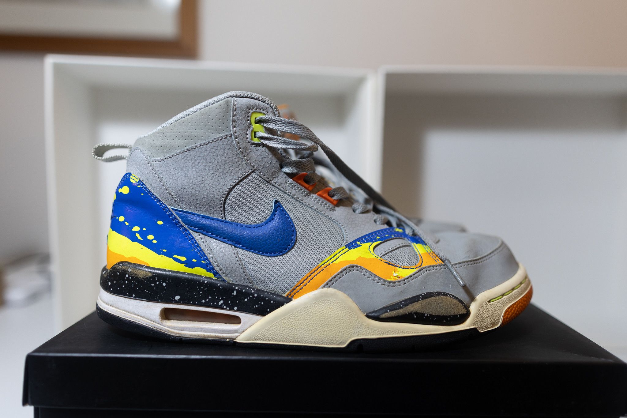 Nike Nike 2013 Air Flight Mid Trainers Size US 9 / EU 42 - 4 Thumbnail
