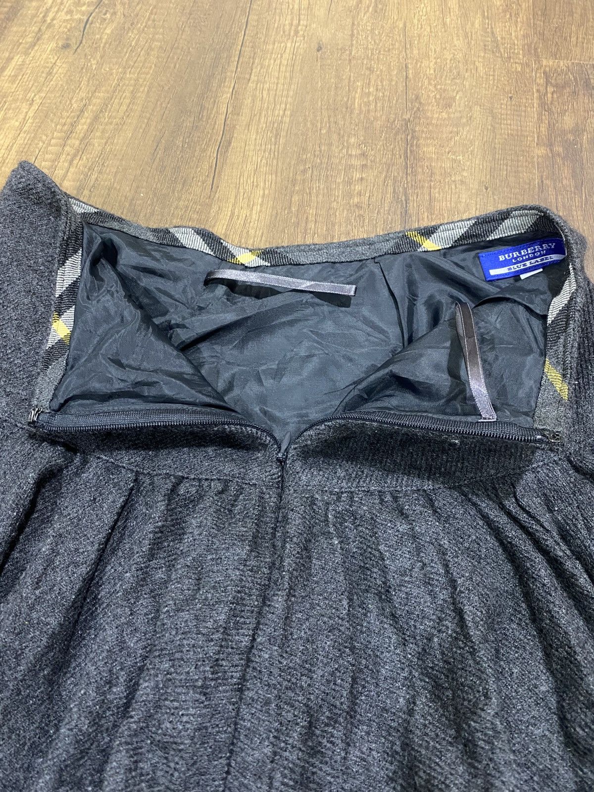Burberry Burberry Blue Label Wool Mini Skirt Size 24" / US 00 / IT 34 - 4 Thumbnail