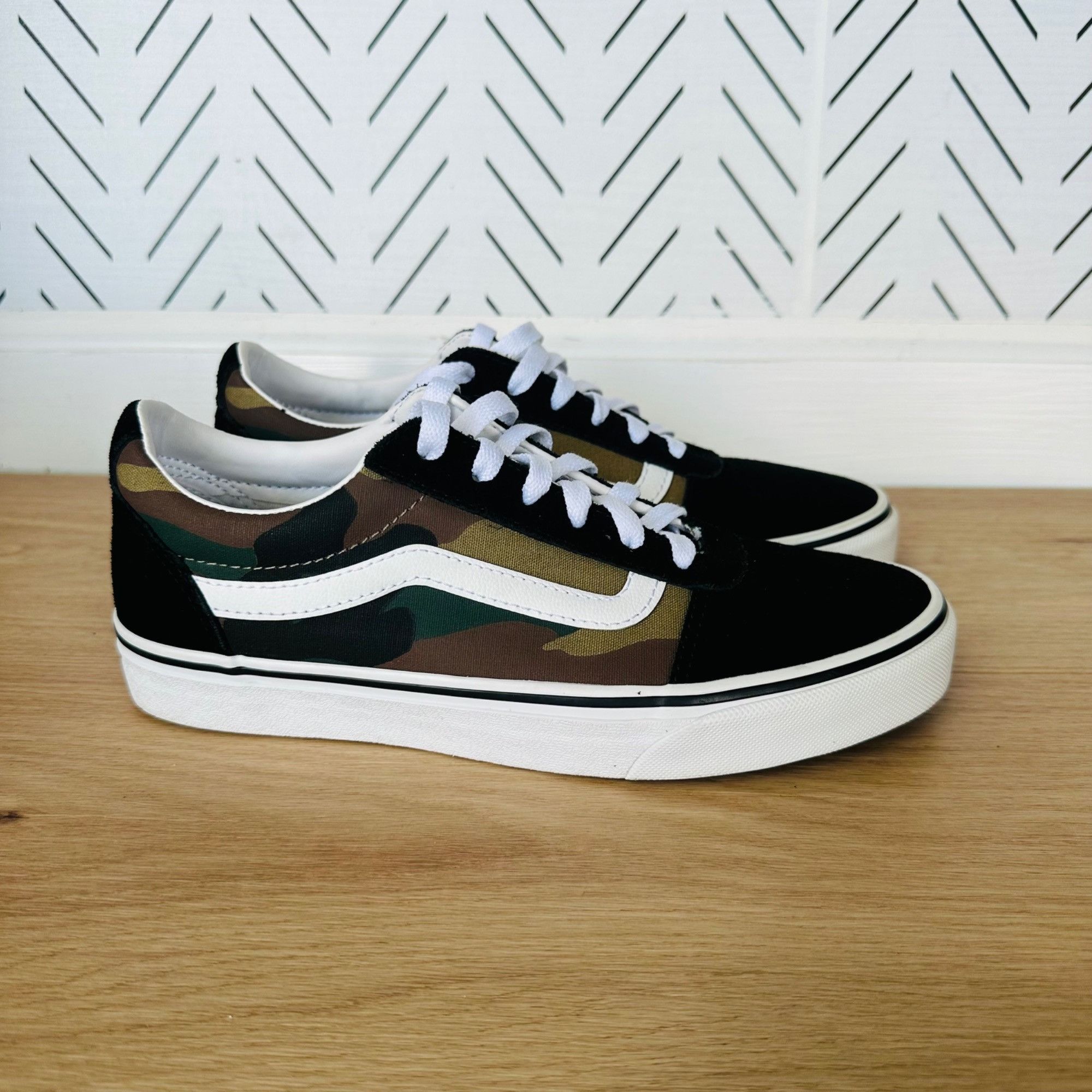 Vans 🤩Women Shoes Sz 8.5 Vans Old Skool Low Black Green Camo Lo Size US 8.5 / IT 38.5 - 9 Thumbnail
