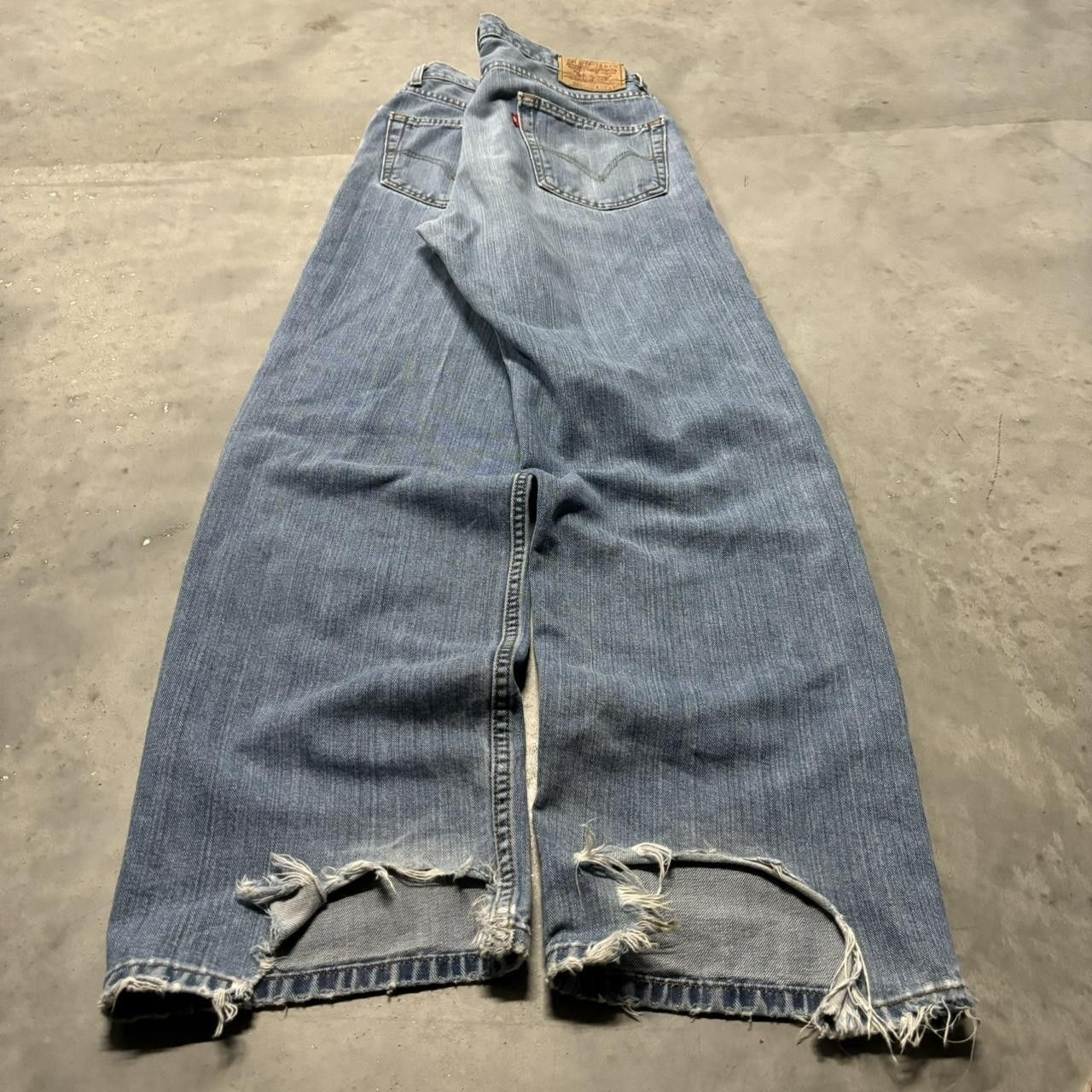 Levi's × Vintage Crazy Vintage Y2K/2000s Baggy Light Wash Levi’s Distressed Skater Denim Jeans! Size US 34 / EU 50 - 4 Thumbnail