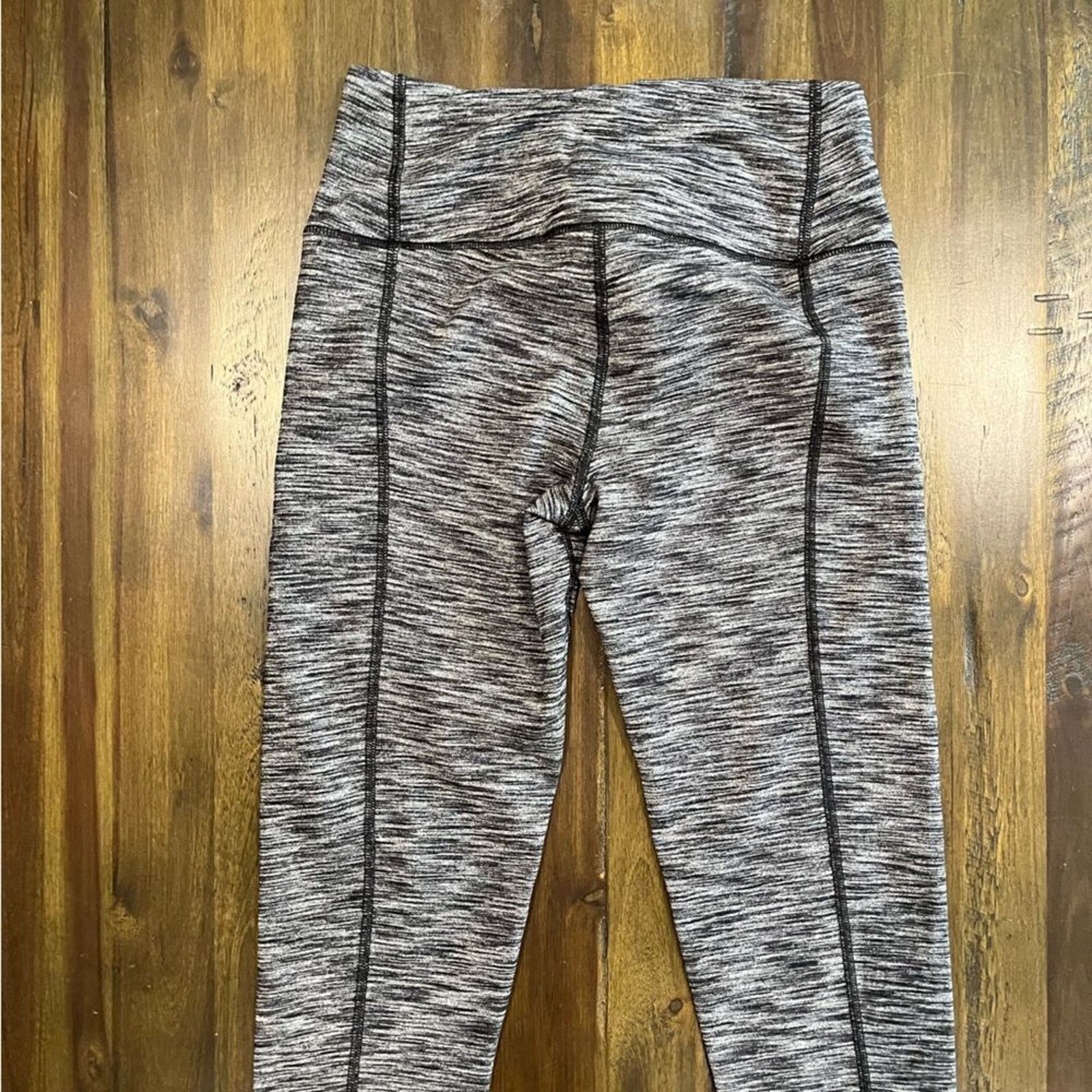 Victoria's Secret NWOT Victoria's Secret Athletic Capri Length Leggings - SM Size 26" / US 2 / IT 38 - 3 Thumbnail