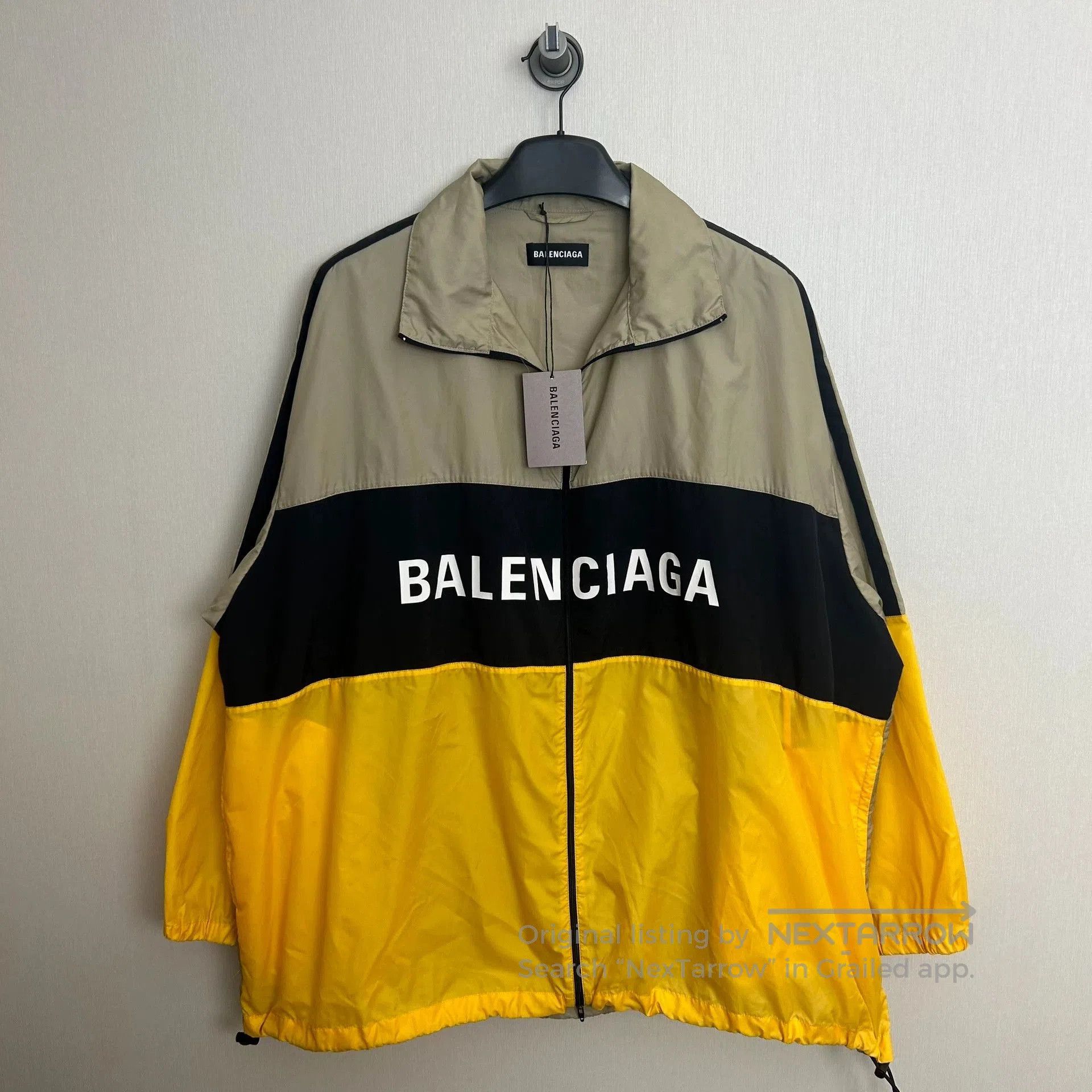 Balenciaga balenciaga black yellow logo rain jacket. Size US L / EU 52-54 / 3 - 1 Thumbnail