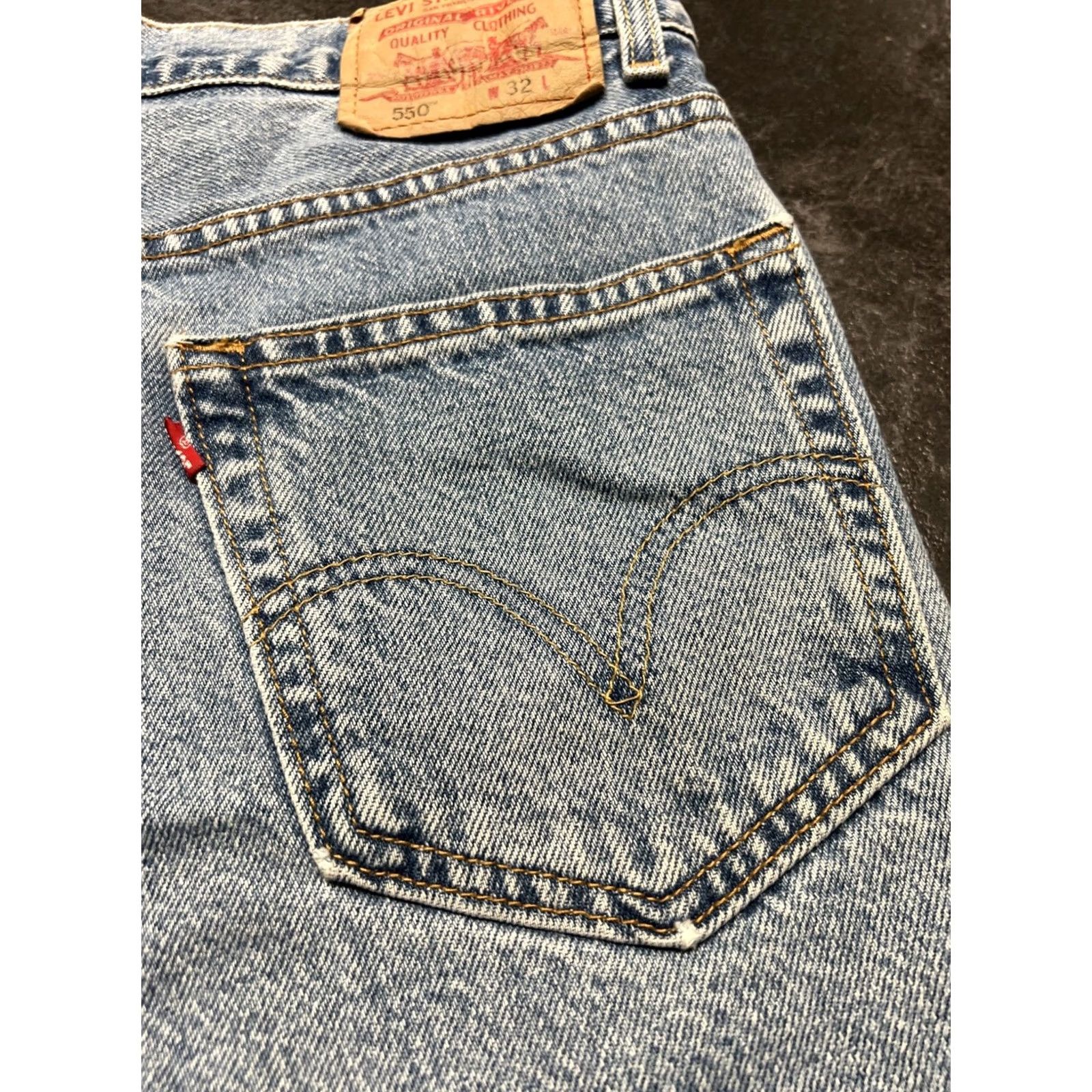 Levi's VINTAGE Levi’s 550 Denim Shorts Mens 32 Relaxed Fit 100% Cotton Blue 5-Pocket Design 90s Logo Belt Loops Jeans Shorts Size US 32 / EU 48 - 4 Thumbnail